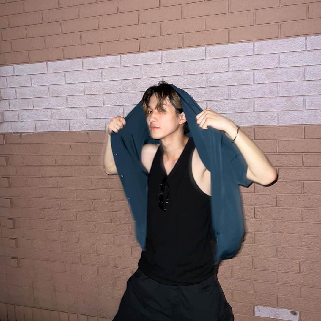 YUMAのインスタグラム：「ふざけた感じで撮ってきた😻笑笑  #メンズコーデ　#インスタ映え」