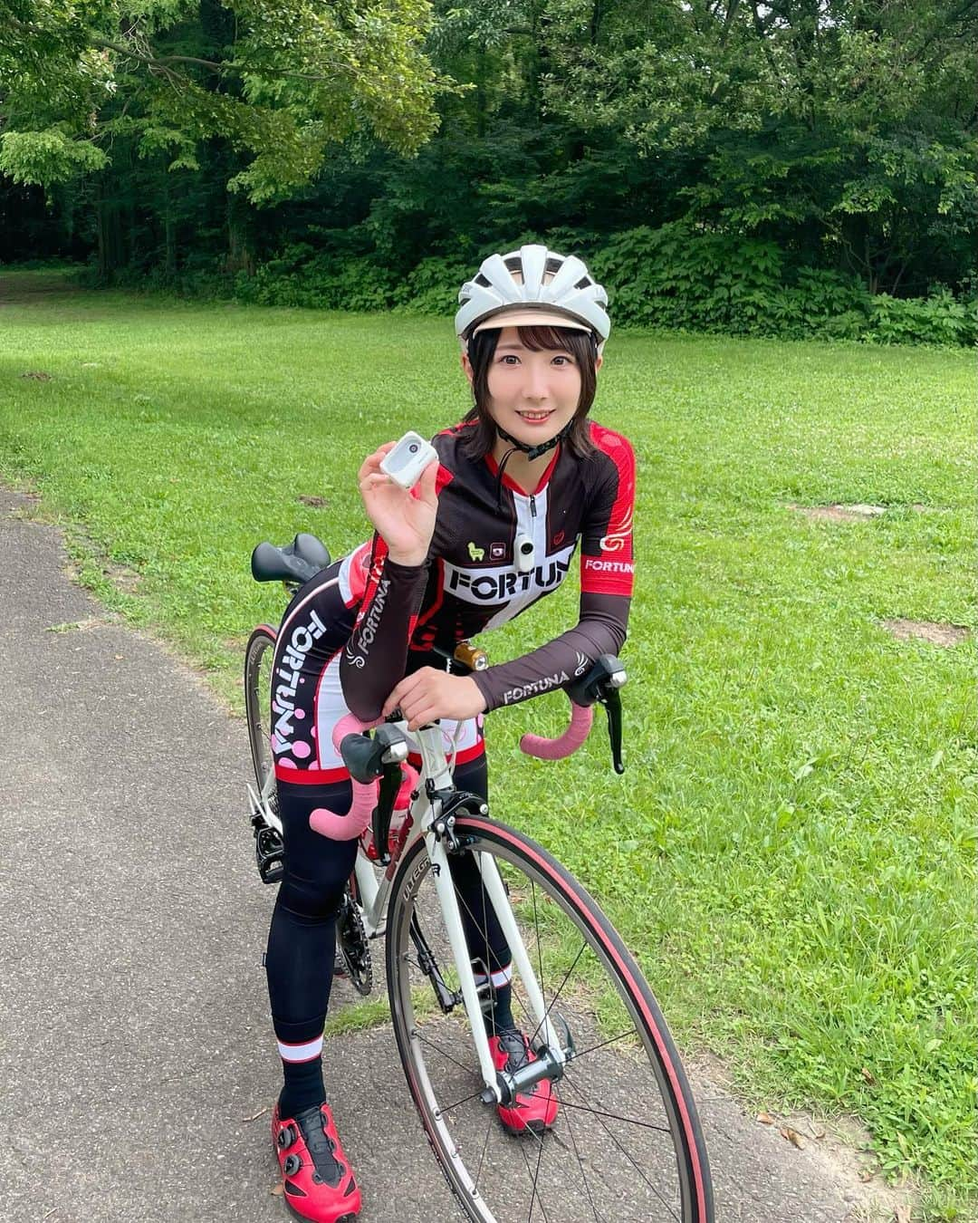 東城咲耶子さんのインスタグラム写真 - (東城咲耶子Instagram)「🌲🚴‍♀️🌲  サイクルスポーツさんの撮影で、インスタ360 GO3で遊んだ🙌  ロードバイク乗りが動画撮ろうと思ったらアクションカメラ必須だけど、超手軽でいいなー😮  #roadbike #cyclinggirl #cyclinglove #ロードバイク #ロードバイク女子 #サイクルジャージ #ロードバイクのある風景 #ロードバイクのある風景 #cyclesport #cyclesports #サイクルスポーツ」7月10日 21時58分 - sayapacachan