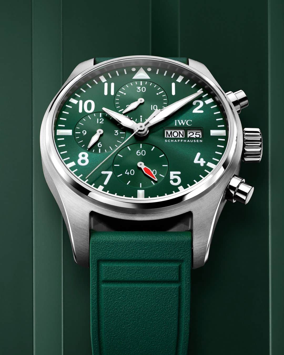 IWCのインスタグラム：「Tone on tone.  A green rubber strap on the Pilot's Watch Chronograph 41 complementing the dial of this quintessential tool watch.  #IWCpilot | #TheReference   🔗Link in Bio  ℹ Green Dial Stainless steel case 41mm IWC-manufactured 69385 Calibre Ref. IW388103 - Visit your IWC boutique or retailer to discover the variety of strap options available.」