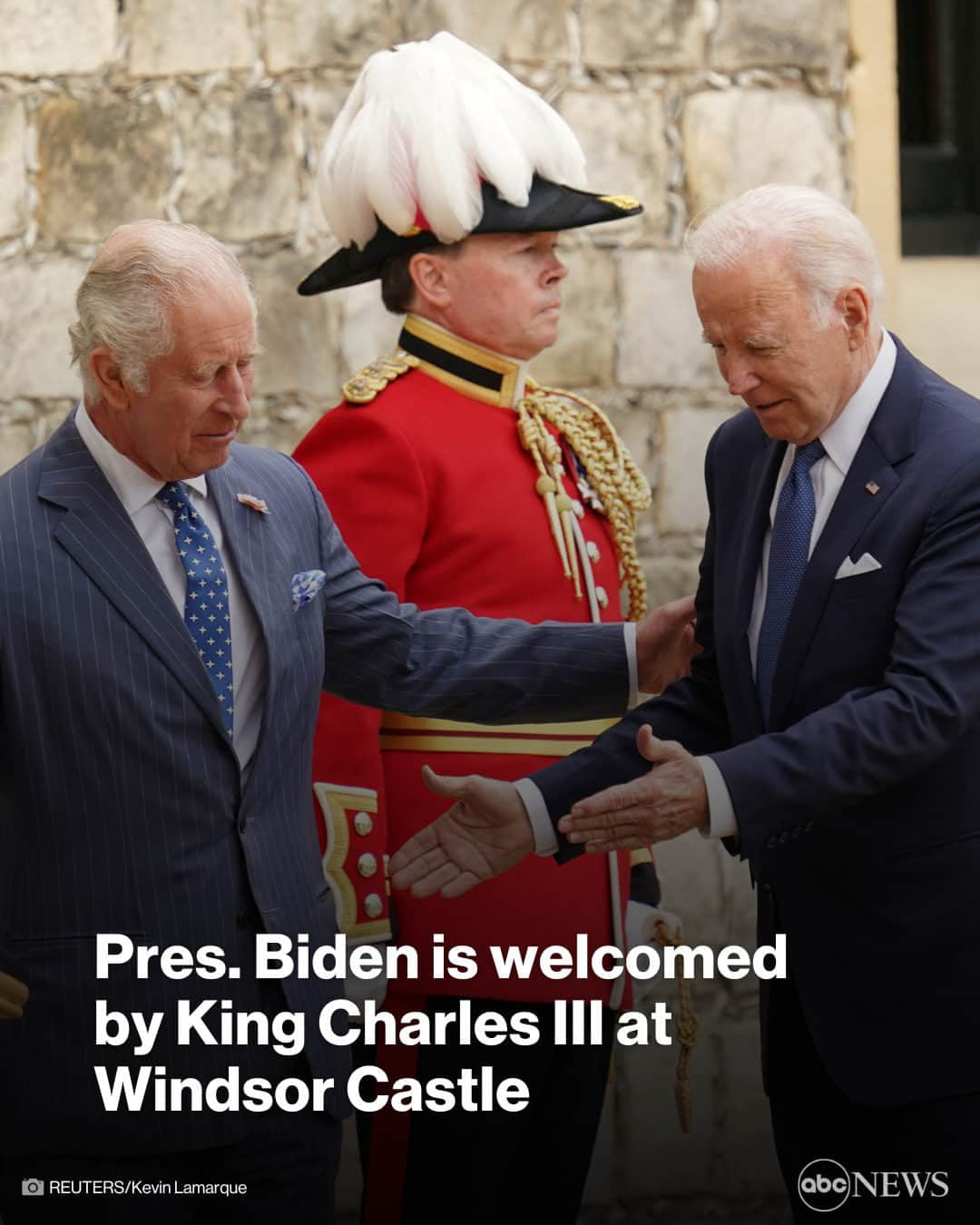 ABC Newsさんのインスタグラム写真 - (ABC NewsInstagram)「Pres. Biden meets with King Charles at Windsor Castle. MORE AT LINK IN BIO. #ROYALFAMILY #POTUS #BRITISHMONARCHY #KINGCHARLES #JOEBIDEN #NEWS」7月10日 22時01分 - abcnews