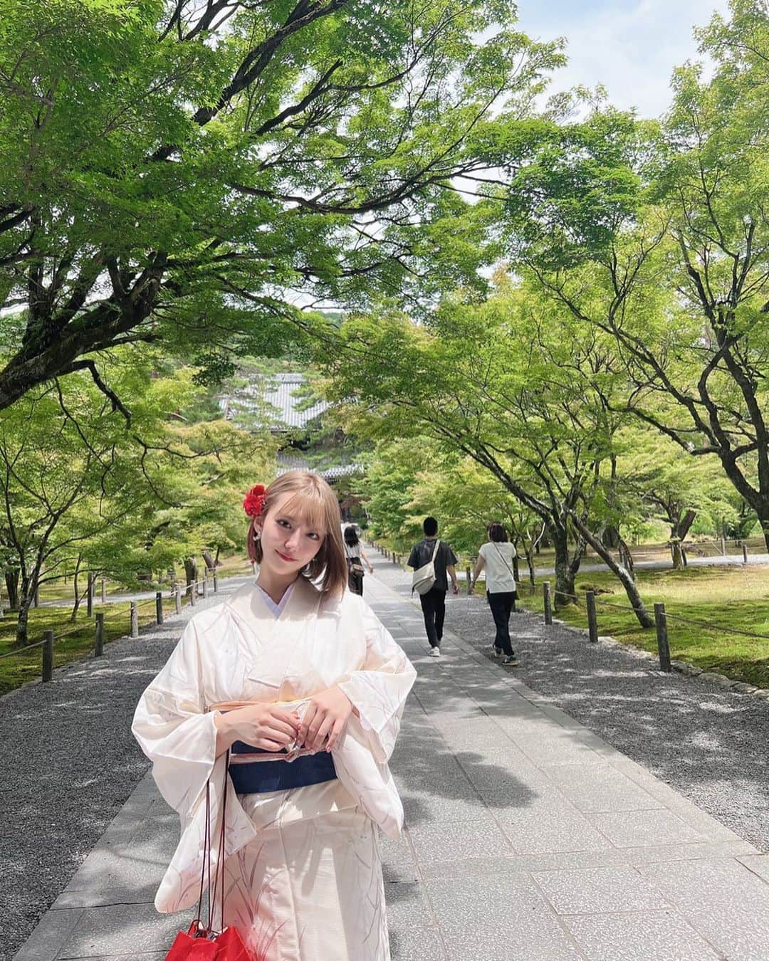 RIKAのインスタグラム：「韓国アカの次は #京都 アカ？⛩️🎐 #南禅寺 #夏着物  今も新幹線で向かってます。 京都投稿の並びが完全にデート #仕事」