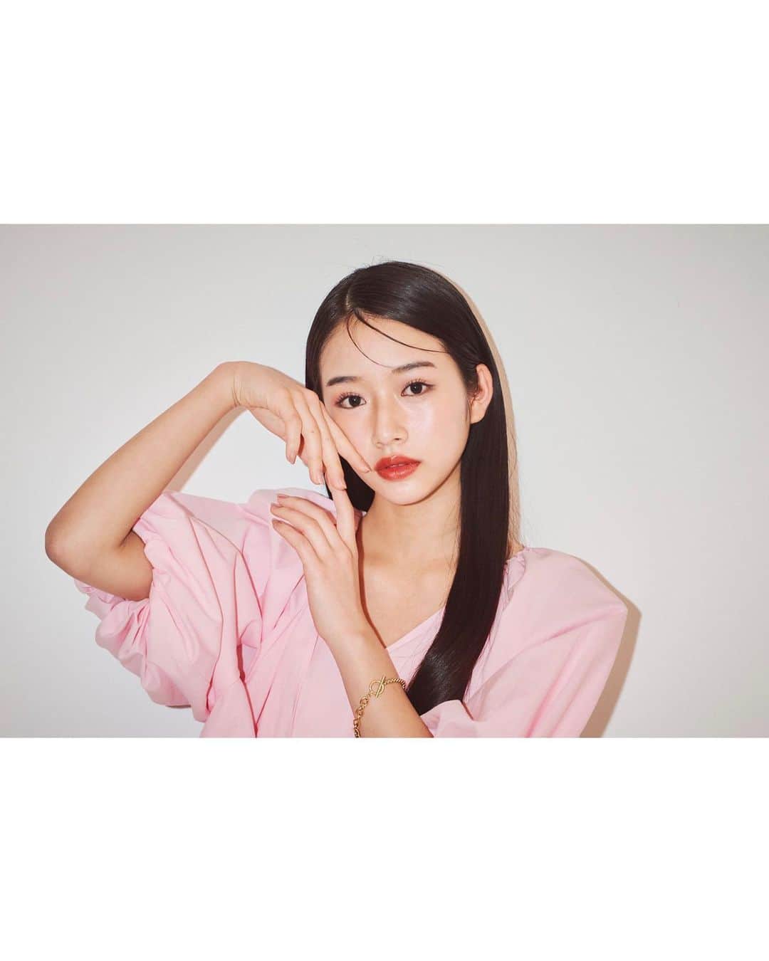 天翔天音のインスタグラム：「☺︎  雑誌「JJ」に初登場しました🤍  スニーカー×デニムコーデで👖  楽しい撮影でした！ 是非‪チェックして下さいꪔ̤̮  #JJ #model #fashion #雑誌 #05  #天翔天音」