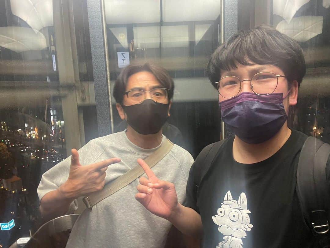 満田伸明さんのインスタグラム写真 - (満田伸明Instagram)「今夜はザッキーと作戦会議という名のトリキ会🐔 我々の熱気がエレベーター内を一段と蒸しておりまっ🔥  #満田のくせに #jclip」7月10日 22時16分 - mitsusya