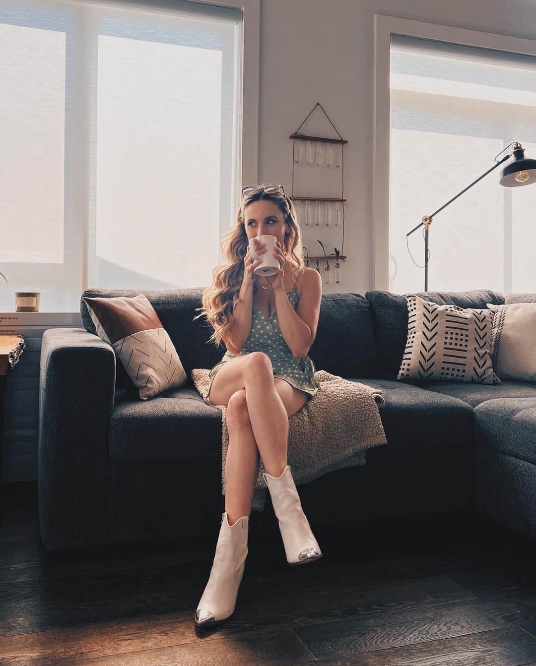 Kalyn Nicholsonのインスタグラム：「Monday mood board ☕️  1. Cleaned out my closet and rediscovered my space cowgirl boots. I will now use every excuse to wear them — that vlog is now up on YouTube. 2. Found my @itsblume mug just in time for the Speak Now re-release and the urge to make everything purple (that video is also now up on YouTube - it was a busy week)  3. Currently reading: Body Astrology by Claire Gallagher with the @oursundayspot book club. I’ve always loved astrology but felt self-conscious over the dismissal of it having any proven significance, but the way Gallagher describes the symbolic use of astrology and how it can correlate to the body in the opening section won me over, and now I’m antsy to soak up the rest of the book and form my own conclusion.  4. This majestic beauty has been hanging around our home. We think it may be the baby we saw around here a few months back with all the momma deer hence why he seems so comfortable being out in the open here. As much as I love his presence, I hope he heads back deep into the forest to live a long, human-free life.  5. My birthday orchid from 2021 having another season of full bloom  6. Just some simple, pretty words.」