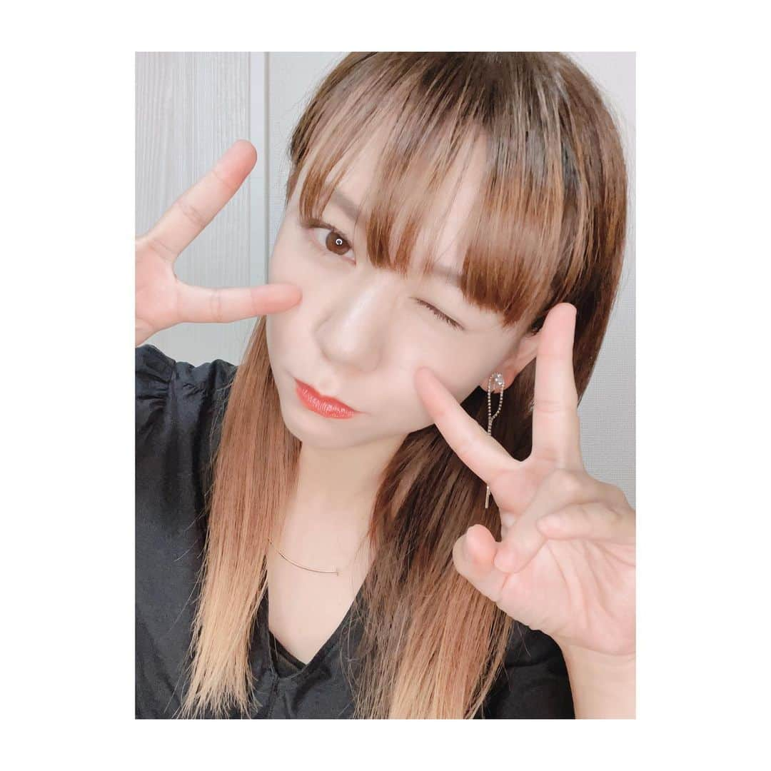 虎南有香のインスタグラム：「7月10日！  My birthday!!  お祝いして下さった皆さんありがとうございました🥲♥️  長女の誕生日でもある今日。  飾り付けやプレゼントの準備など 色々とやる事があって 自分の事は二の次なんだけど そんな中で、友達やファンのみんなにお祝いの言葉をかけて貰えると  やっぱり何歳になっても お祝いして貰えると幸せで 心が満たされます🫧😌  ありがとうの気持ちでいっぱい！  3㊙️歳も頑張れそうです🤭  これからもよろしくお願いします😌🫧  #mybirthday  #34歳 #来年から年齢非公表にしよかな #意味あるのか #可愛いお母さんでいたい #お母さんにしてくれてありがとう  #産んでくれてありがとう」