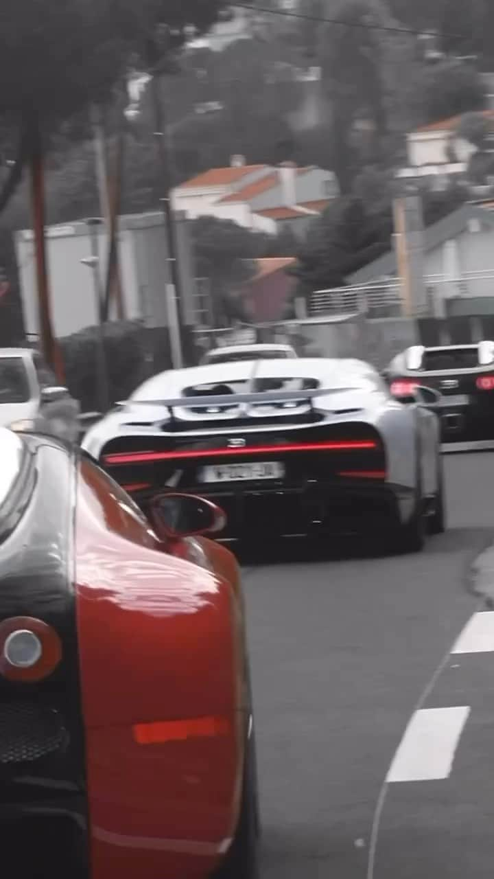 Dirk A. Productionsのインスタグラム：「Bugatti trio invading Monaco🔥 . . . #Reel via @maxime_bell #Bugatti #Veyron #CarbonFiber #Chiron #ChironSuperSport #GrandSport #Monaco #wow」