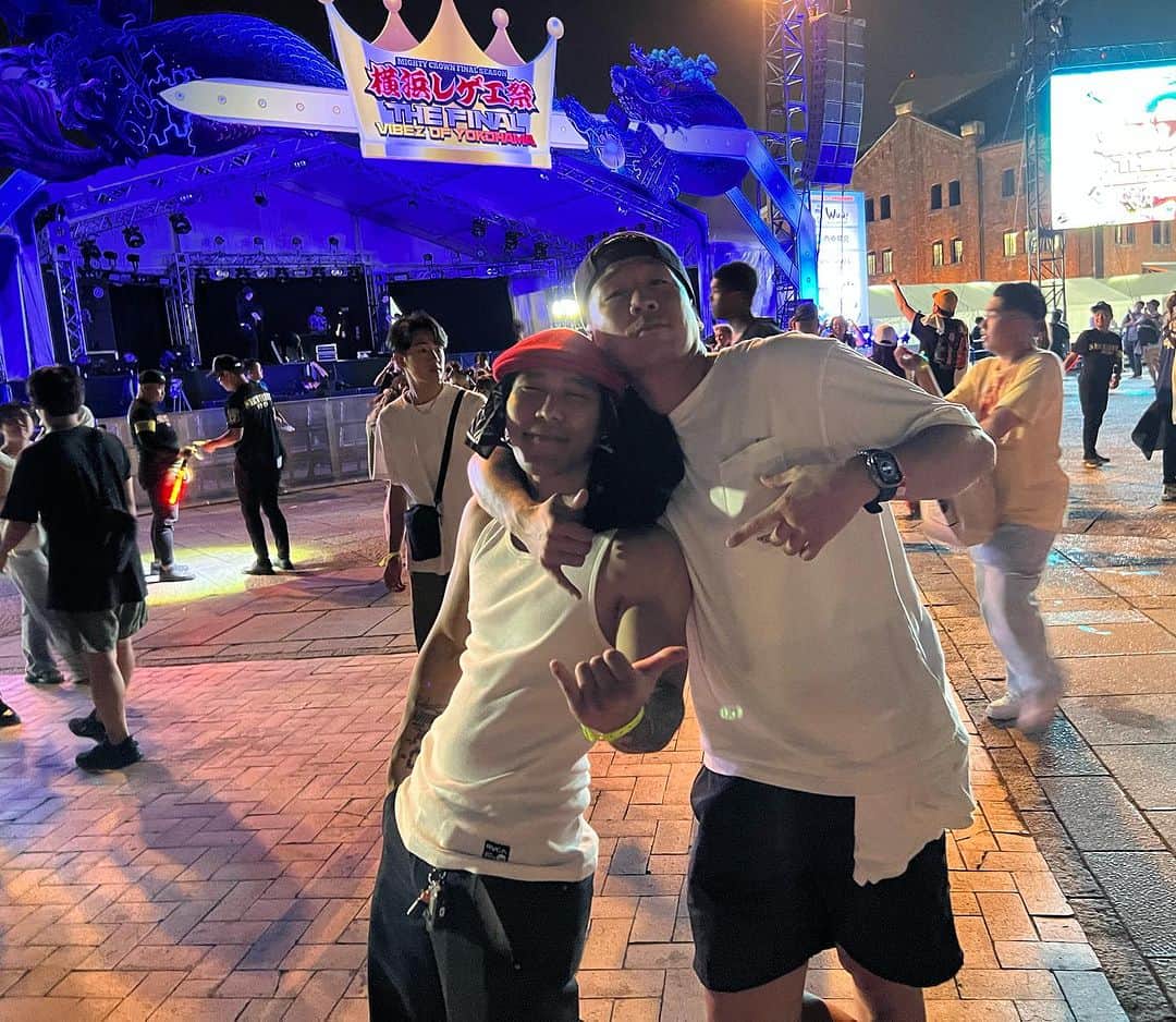 佐々木明のインスタグラム：「Yokohama reggaesai Day.2 横浜レゲェ祭2日目  With another my big son Erson.  こう見えてスキーがめちゃくちゃ上手⛷️ 大学生の大きな大会「学生チャンピオン？学チャン」の前走経験もあり  #mmafighter  #dadandson #dadson」