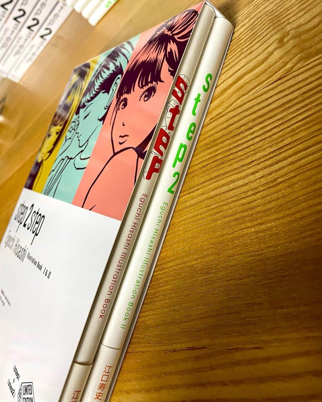 江口寿史のインスタグラム：「I put the two books in a special box. It looks good.  専用の箱に入れてみた。いい感じだ。  #江口寿史 #step #step2」
