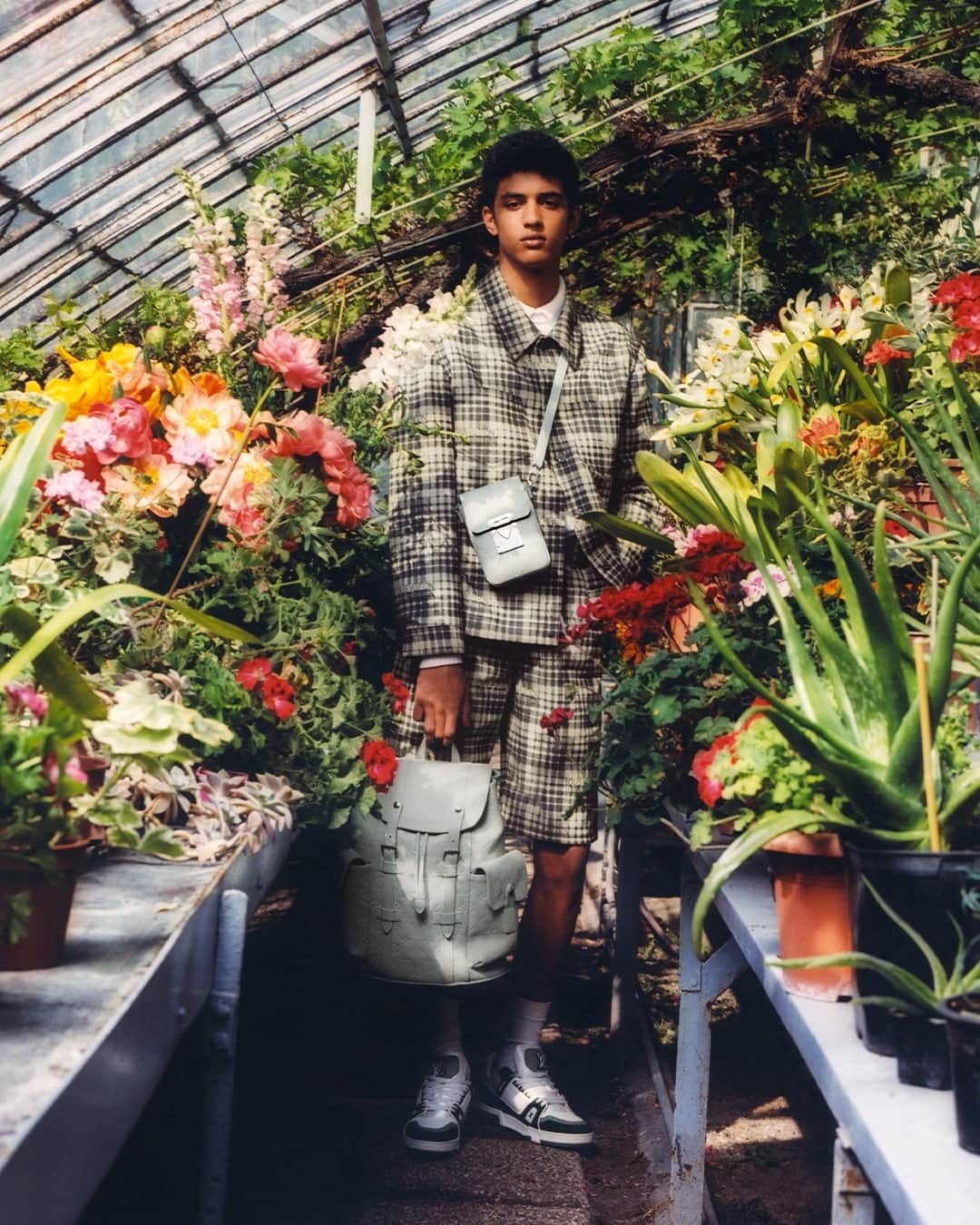 HYPEBEASTさんのインスタグラム写真 - (HYPEBEASTInstagram)「@hypebeaststyle: @louisvuitton's recently-presented Fall 2024 capsule reimagined workforce uniforms for rebellious attendees across a hybrid wardrobe, now bringing a free-spirited attitude to its Taurillon Monogram and Monogram Macassar collections. The house's accessories line is given a summer-ready makeover, envisioning its classic bags with playful finishes.⁠ ⁠ The Taurillon Monogram range presents key Louis Vuitton styles with tonal embossed decor, highlighting the Christopher backpack, slim Sac Plat mini, and Keepall 25 bags. Lively “Racing Blue” and “Mineral Gray” leather receive metallic hardware, accompanied by the Horizon rolling luggage and Dopp Kit bag for tasteful travel journeys. As for the Monogram Macassar, stamped prints adorn the pieces, clad in fundamental brown tones. “Radiant Sun” leather trimmings supply energetic flair to the items while additional vacation accessories complete the collection alongside the new Soft Polochon.⁠ ⁠ The catalog will be available in-store and online via Louis Vuitton in July 2023.⁠ Photo: Louis Vuitton」7月10日 22時45分 - hypebeast
