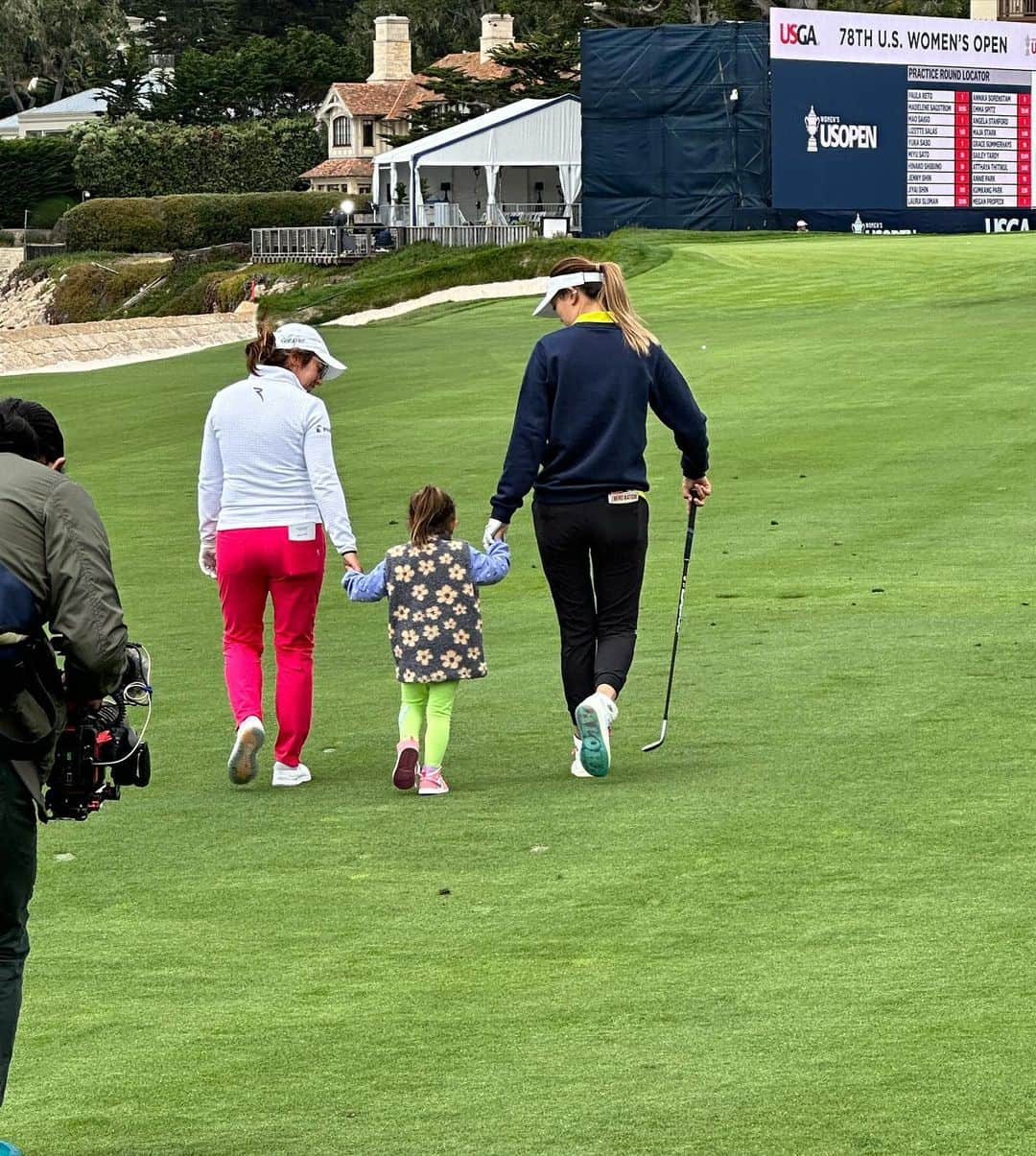 マリナ・アレックスさんのインスタグラム写真 - (マリナ・アレックスInstagram)「Pebble Beach 😍! If you told me as a kid I would be competing in my 9th @uswomensopen here I’d probably say you are crazy.  It’s a week for the memory books! Pebble is truly one of those sacred places. Glad I was able to share it with friends and family ❤️  Bittersweet to see one of my besties playing her last event @michellewiewest but happy I was able to share some of the week with her, love ya bud!   Also having a front row seat watching @allysoncorpuz take down this heck of a course was pretty neat! Congratulations to you!!!!」7月10日 22時49分 - marinaaadee