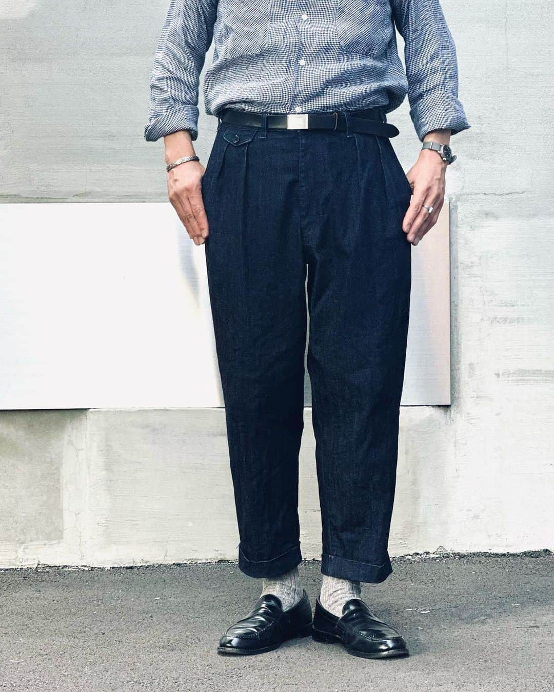 BEAMS+さんのインスタグラム写真 - (BEAMS+Instagram)「・ BEAMS PLUS RECOMMEND.  ＜BEAMS PLUS＞ 2 Pleated Denim Trousers  2-pleat trousers, a staple item of . The one-washed deep indigo blue is a standout finish. Features a naturally tapered silhouette around the loose hips and hem. I use stretch denim of 12 ounces. Denim that you can enjoy aging as you wear it.  --------------------------------------------------------------   ＜BEAMS PLUS＞の定番アイテムである2プリーツトラウザーズ。ワンウオッシュした深みのあるインディゴブルーが際立つ仕上がりです。ゆとりのあるヒップ周りと裾にかけて自然にテーパードされたシルエットが特長。12オンスのストレッチデニムを使用。穿きこむほどに経年変化を楽しむことのできるデニムです。   #beams #beamsplus #beamsplusharajuku  #harajuku #mensfashion #mensstyle #stylepoln #menswear #trousers #denim」7月10日 22時50分 - beams_plus_harajuku