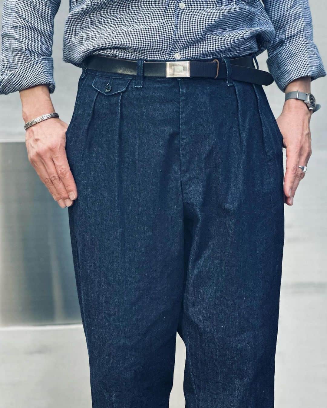 BEAMS+さんのインスタグラム写真 - (BEAMS+Instagram)「・ BEAMS PLUS RECOMMEND.  ＜BEAMS PLUS＞ 2 Pleated Denim Trousers  2-pleat trousers, a staple item of . The one-washed deep indigo blue is a standout finish. Features a naturally tapered silhouette around the loose hips and hem. I use stretch denim of 12 ounces. Denim that you can enjoy aging as you wear it.  --------------------------------------------------------------   ＜BEAMS PLUS＞の定番アイテムである2プリーツトラウザーズ。ワンウオッシュした深みのあるインディゴブルーが際立つ仕上がりです。ゆとりのあるヒップ周りと裾にかけて自然にテーパードされたシルエットが特長。12オンスのストレッチデニムを使用。穿きこむほどに経年変化を楽しむことのできるデニムです。   #beams #beamsplus #beamsplusharajuku  #harajuku #mensfashion #mensstyle #stylepoln #menswear #trousers #denim」7月10日 22時50分 - beams_plus_harajuku