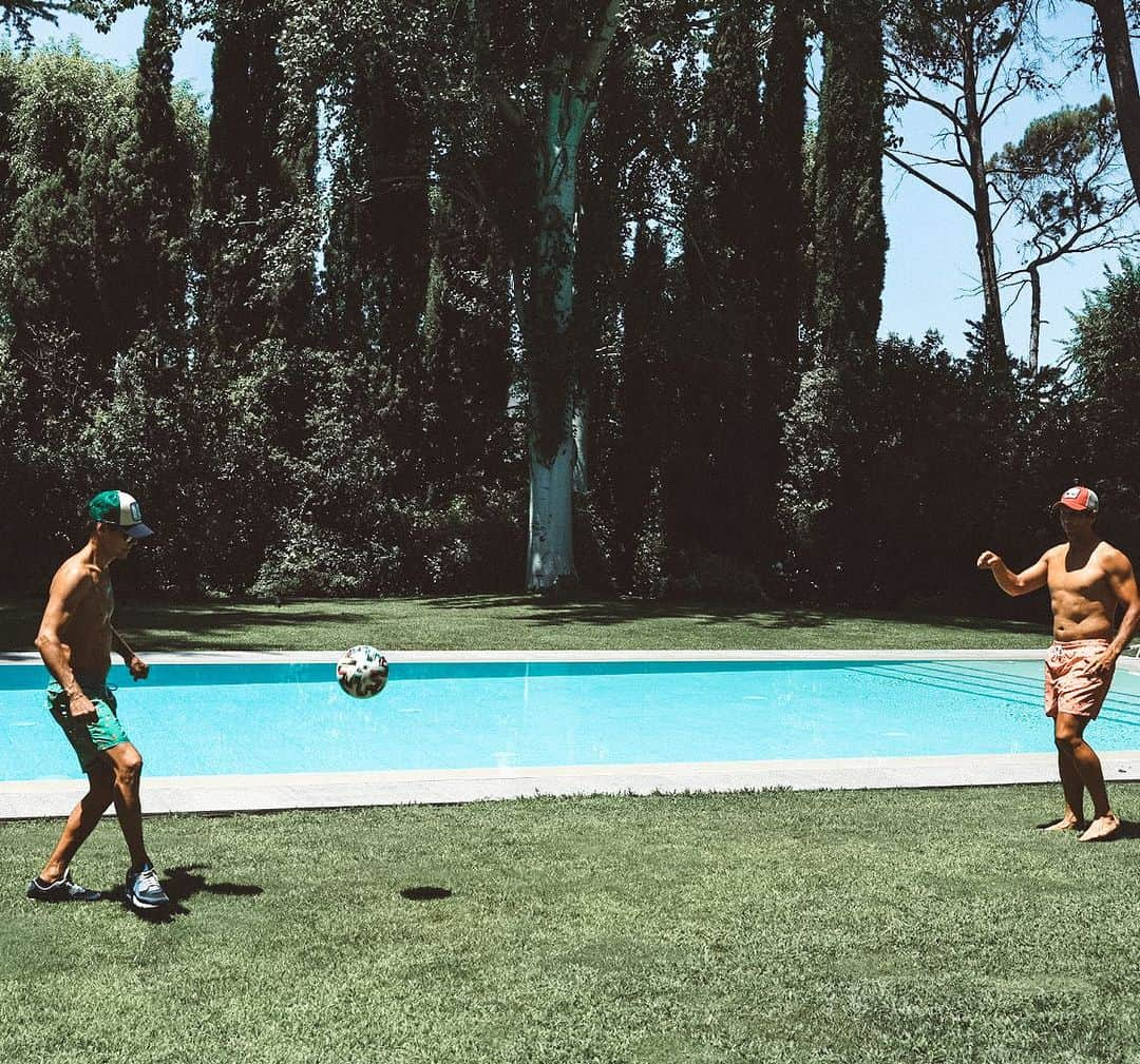 フェルナンド・ベルダスコさんのインスタグラム写真 - (フェルナンド・ベルダスコInstagram)「Brothers in law they just wanna have fun  ⚽️🎾🏀🏄🏾‍♂️☀️😎🌊」7月10日 23時04分 - ferverdasco