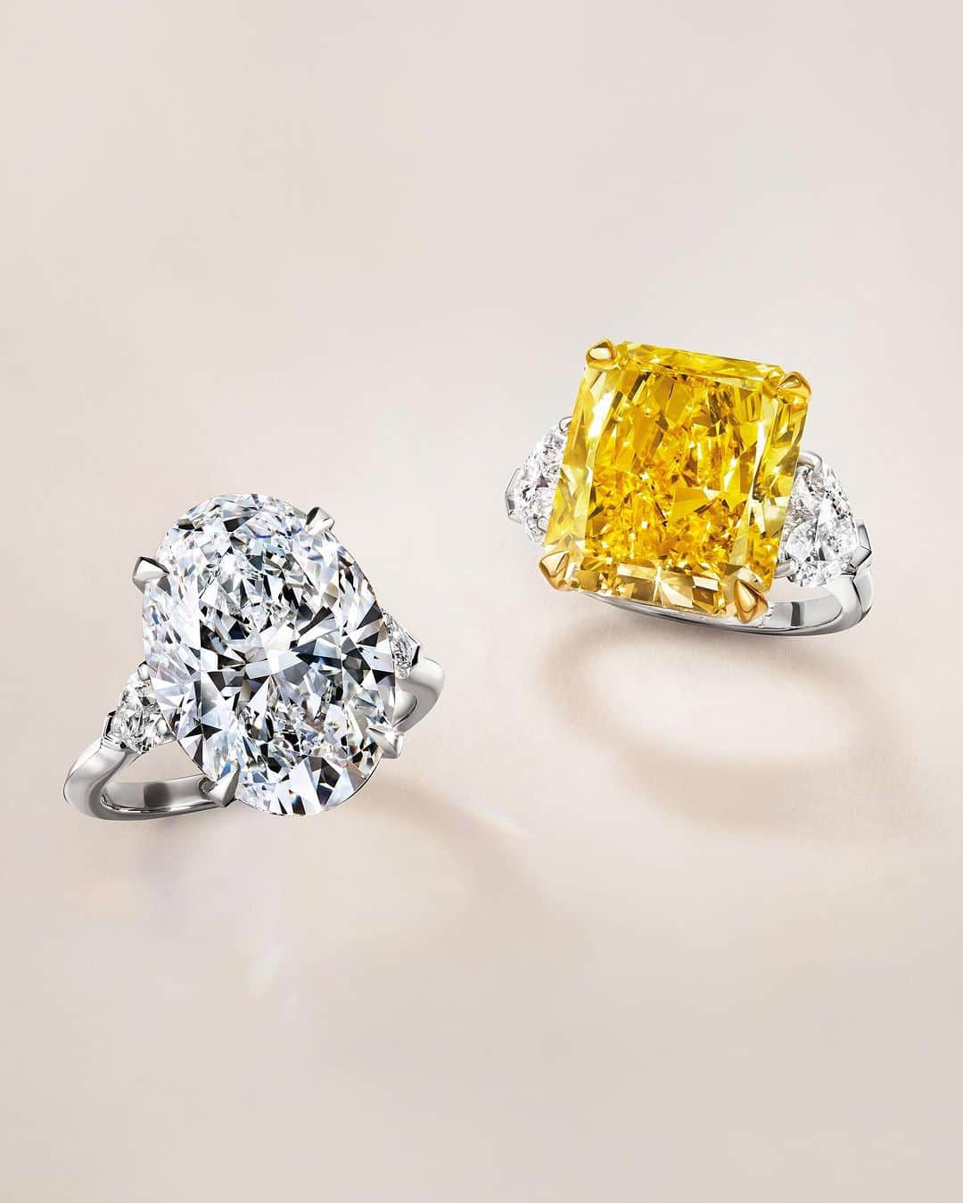 Graffさんのインスタグラム写真 - (GraffInstagram)「Renowned for the most remarkable yellow diamonds, Graff creates jewels of incomparable beauty featuring extraordinary stones of rarity, magnitude and distinction.  #GraffDiamonds」7月10日 22時55分 - graff