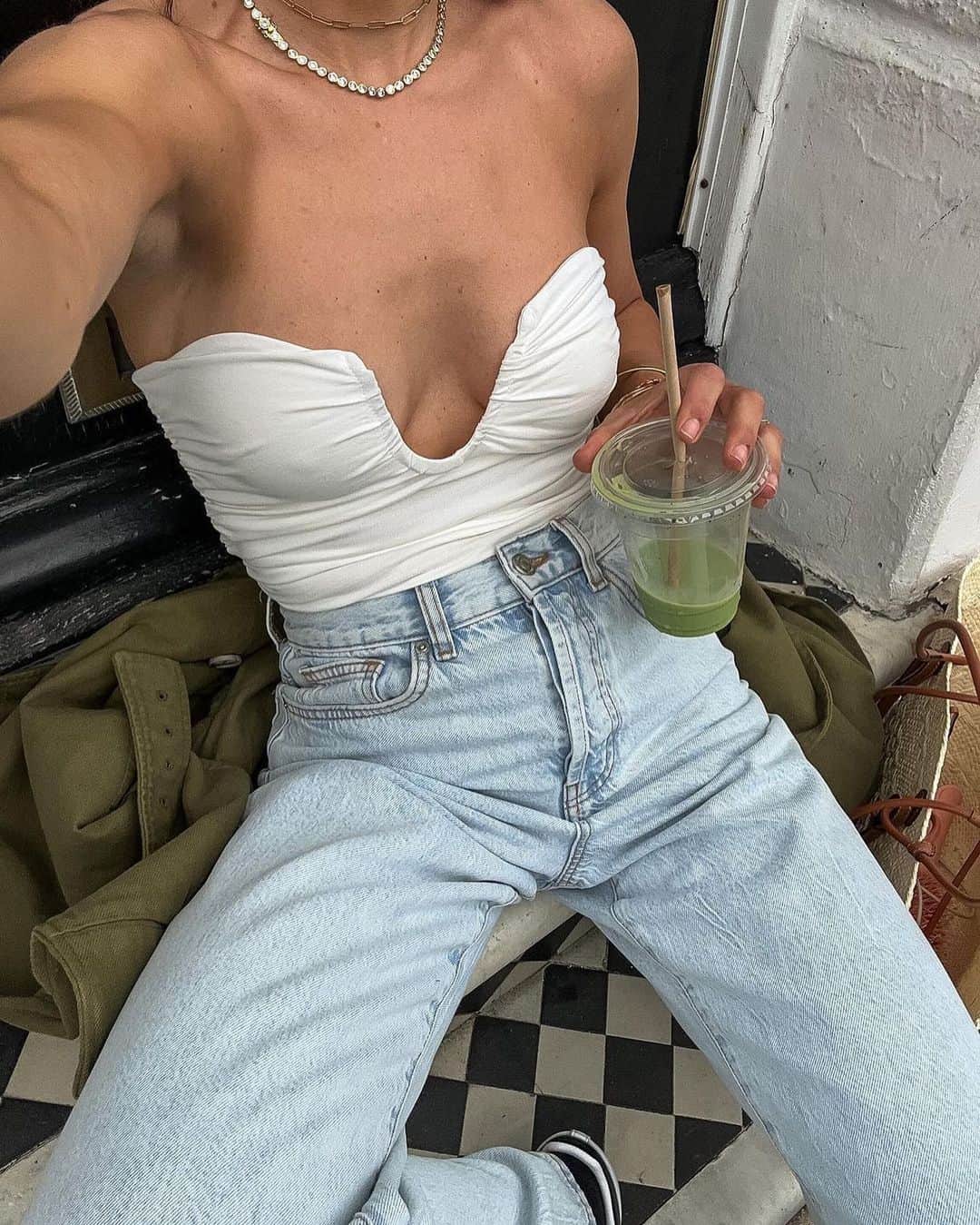 トップショップのインスタグラム：「Ruching on ruche. On ruche.   @_jessicaskye wears the ruched side bandeau top [127819279]」