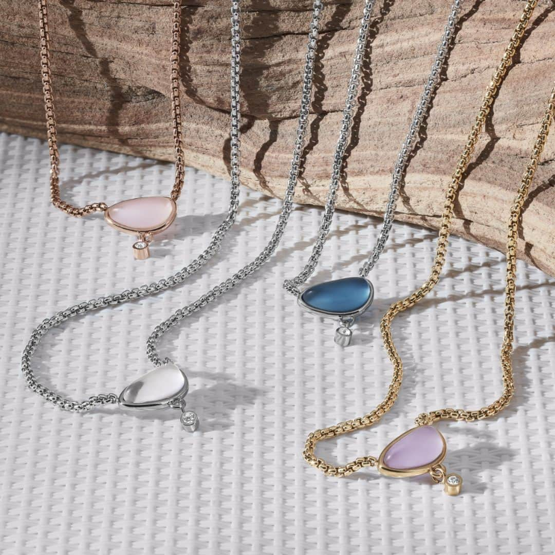 スカーゲンさんのインスタグラム写真 - (スカーゲンInstagram)「Love & friendship. Clarity & simplicity. Serenity & peace. Wisdom & bravery.⁣ ⁣ Set your intentions with our new Sea Glass collection.」7月10日 23時00分 - skagendenmark