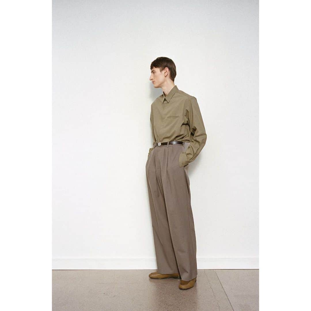 THE ROWさんのインスタグラム写真 - (THE ROWInstagram)「Fall 2023 Womenswear and Menswear Collections  Now Available on www.therow.com」7月10日 23時11分 - therow