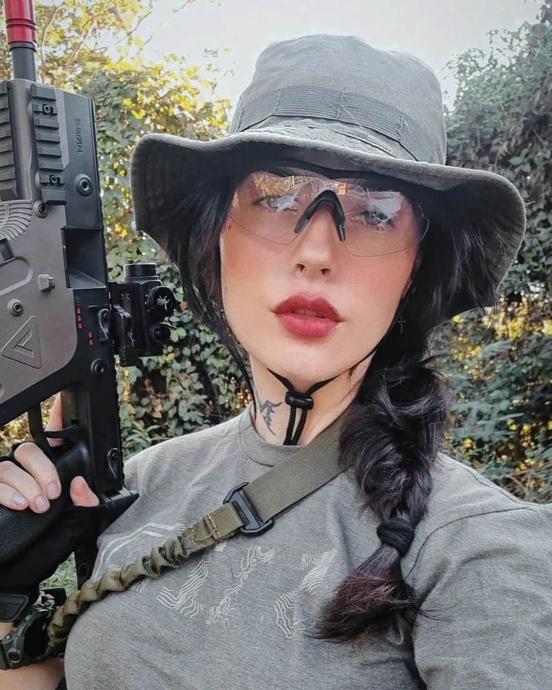 Anna Vargasさんのインスタグラム写真 - (Anna VargasInstagram)「Do joguinho de ontem. 🖤 . #airsoft #milsim #airsoftbrasil #krissvector」7月10日 23時05分 - myst.shots