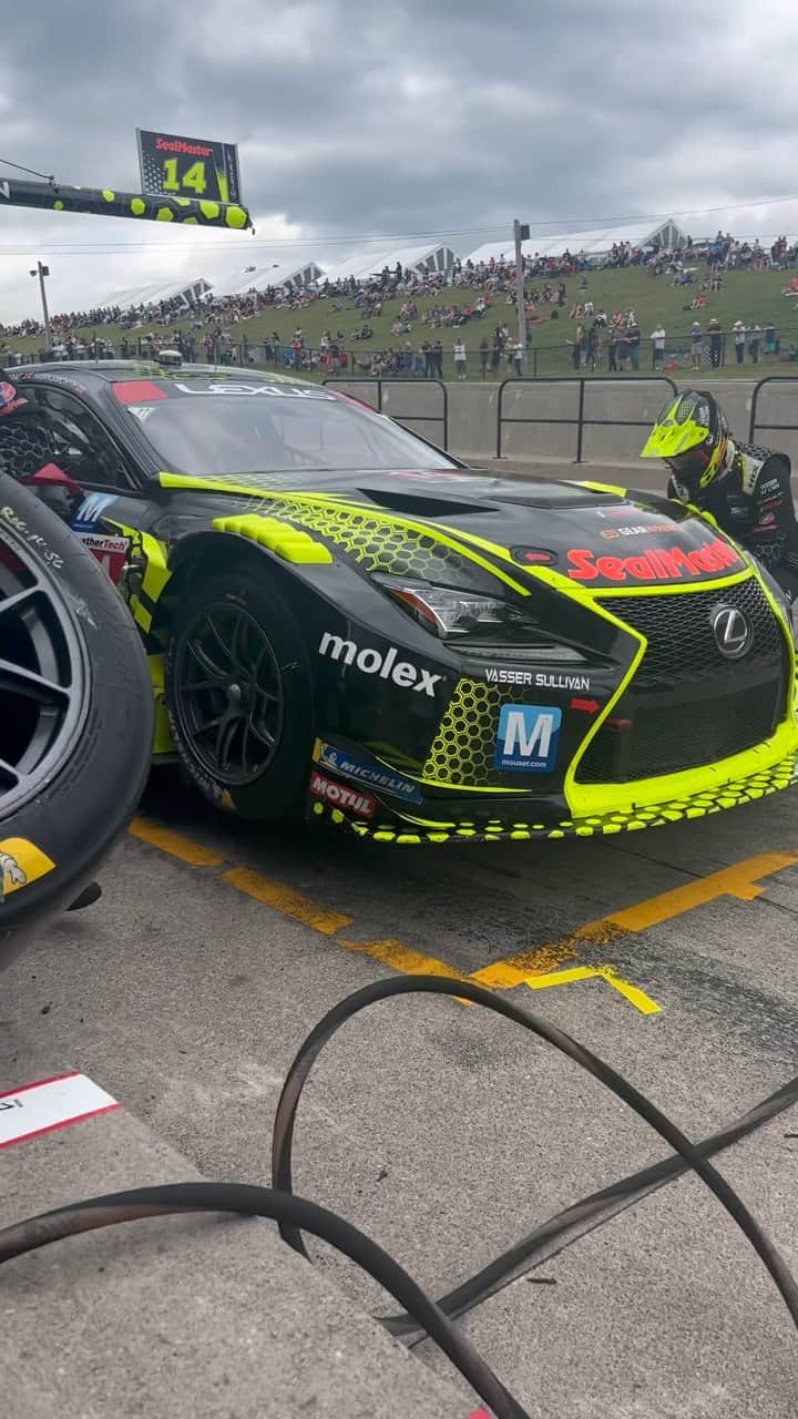 Lexus USAのインスタグラム：「Things get busy in the pits!  #LexusPerformance」