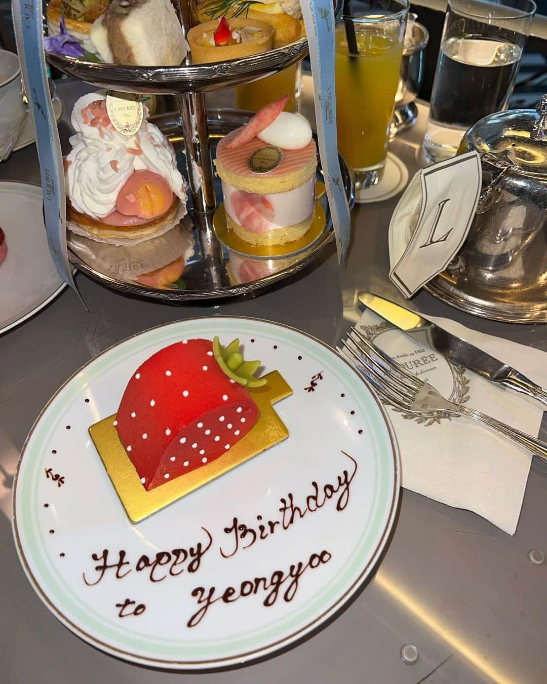 イ・ヨンユさんのインスタグラム写真 - (イ・ヨンユInstagram)「행복 가득한 생일 🎂🫶🏻」7月10日 23時18分 - 0.you__