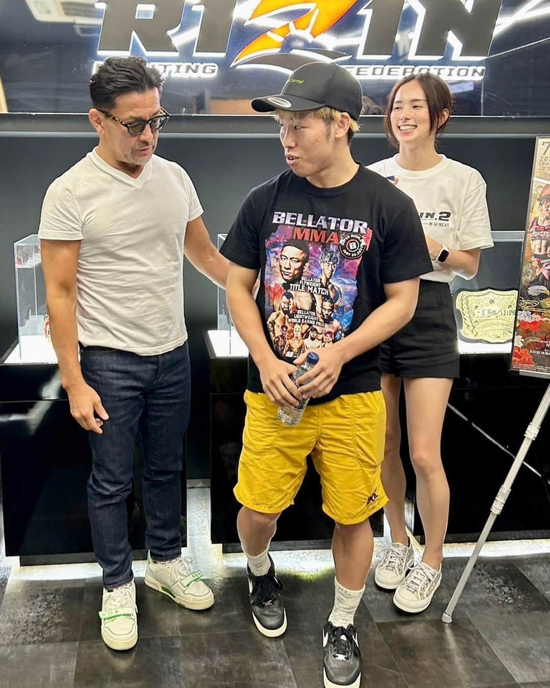 榊原信行さんのインスタグラム写真 - (榊原信行Instagram)「今日のRIZINのYouTubeライブ配信にBellatorのタイトルマッチを控えた神龍誠がゲストに来てくれました！  堀口恭司と日本人同士で世界中の格闘技ファンを熱狂させる様なフライ級世界最高峰の闘いを期待しています！  BELLATOR Flyweight Championship contender  Makoto Shinryu stopped by the office to make a special appearance for RIZIN’s YouTube channel!  I expect him to put on a great show against Horiguchi that will put his name in the global mat!   #超RIZIN2 #神龍誠 #RIZINアンバサダー くるみ #榊原社長に呼び出されました #SUPERRIZIN2 #MakotoShinryu #BellatorxRizin2 #Bellator #RIZIN #MMA」7月10日 23時29分 - nobu_sakakibara