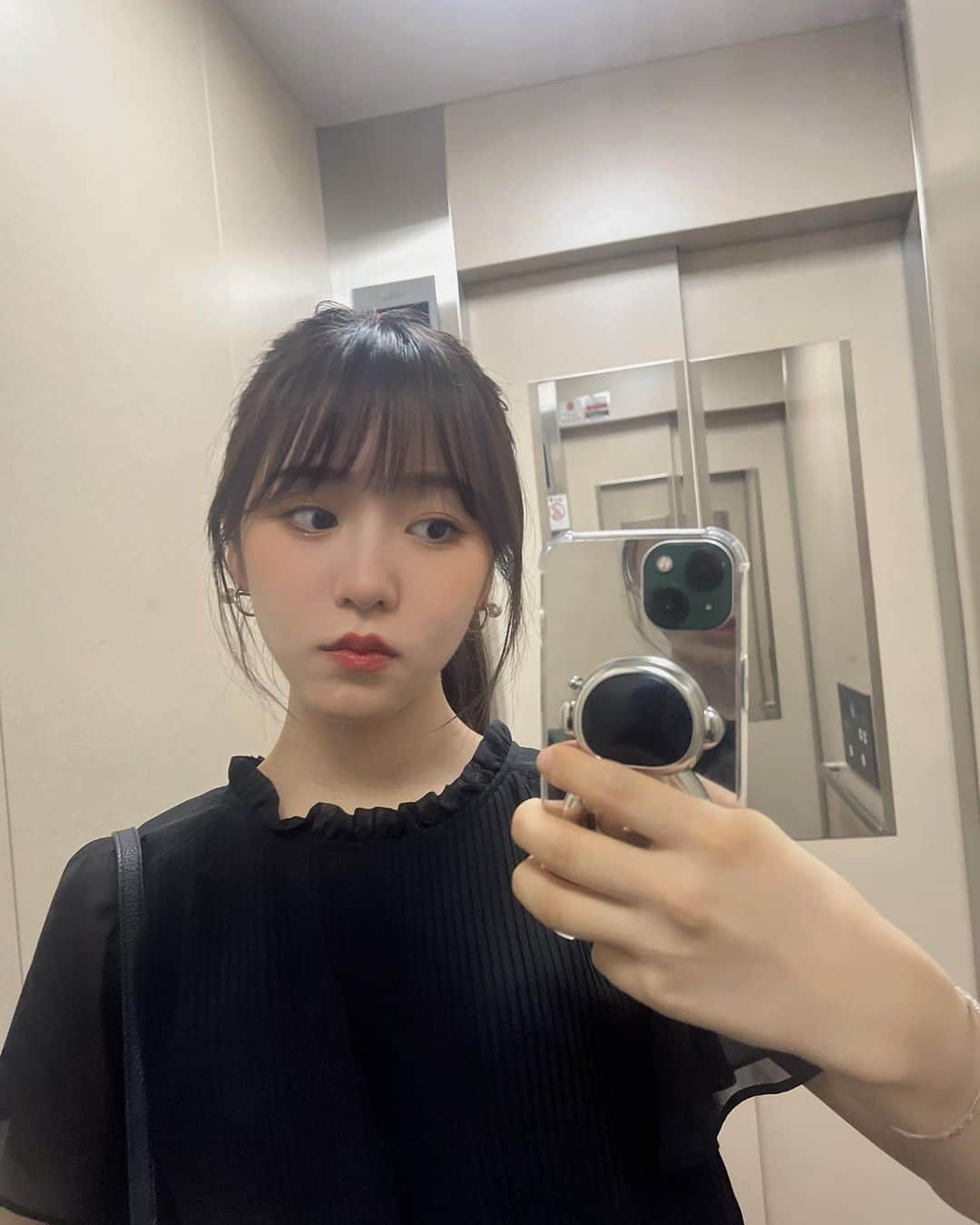 沖玲萌さんのインスタグラム写真 - (沖玲萌Instagram)「最近自慢の宇宙人スマホケース 3秒で撮って何事もなかったかのように降りた笑 ...