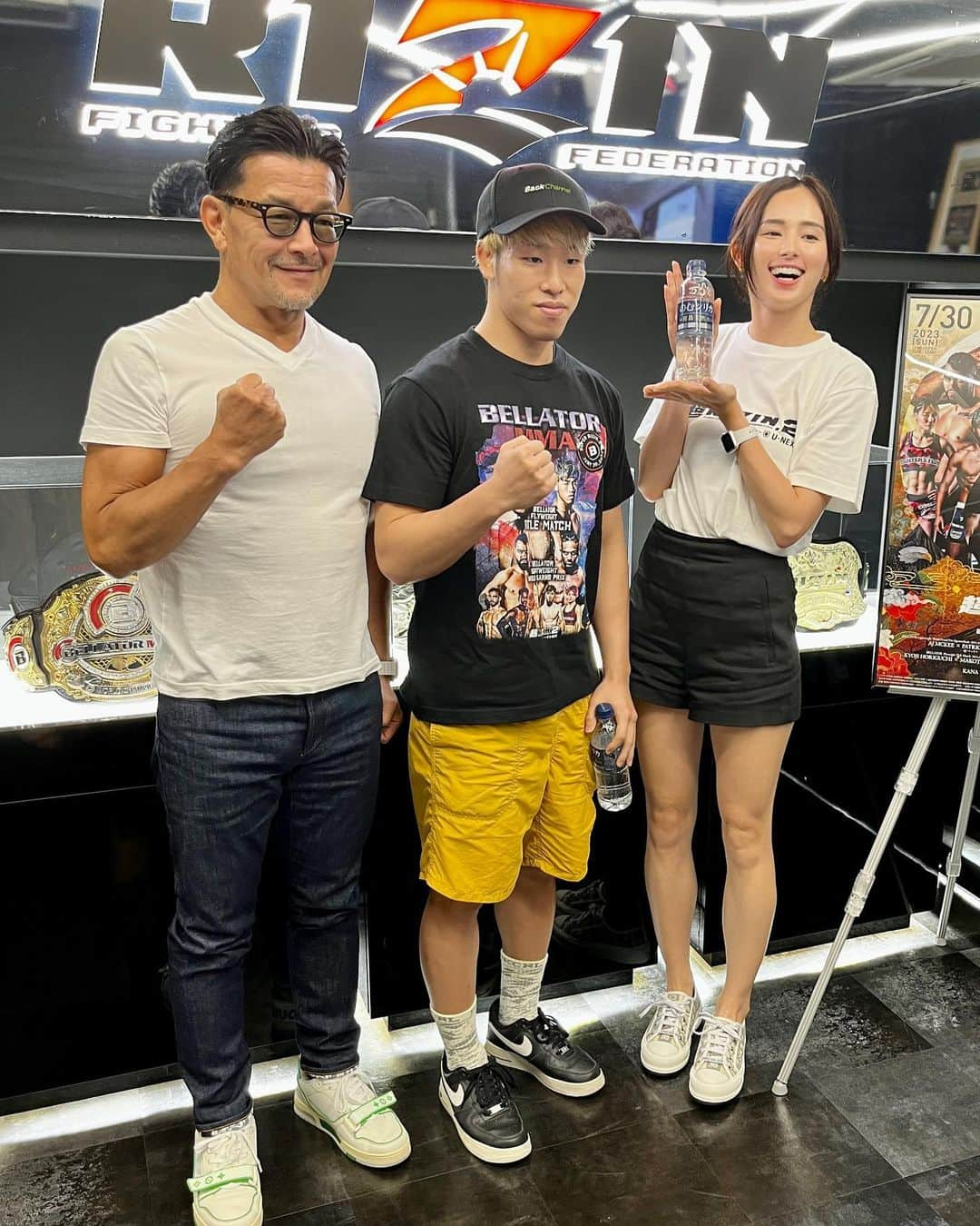 榊原信行さんのインスタグラム写真 - (榊原信行Instagram)「今日のRIZINのYouTubeライブ配信にBellatorのタイトルマッチを控えた神龍誠がゲストに来てくれました！  堀口恭司と日本人同士で世界中の格闘技ファンを熱狂させる様なフライ級世界最高峰の闘いを期待しています！  BELLATOR Flyweight Championship contender  Makoto Shinryu stopped by the office to make a special appearance for RIZIN’s YouTube channel!  I expect him to put on a great show against Horiguchi that will put his name in the global mat!   #超RIZIN2 #神龍誠 #RIZINアンバサダー くるみ #榊原社長に呼び出されました #SUPERRIZIN2 #MakotoShinryu #BellatorxRizin2 #Bellator #RIZIN #MMA」7月10日 23時29分 - nobu_sakakibara