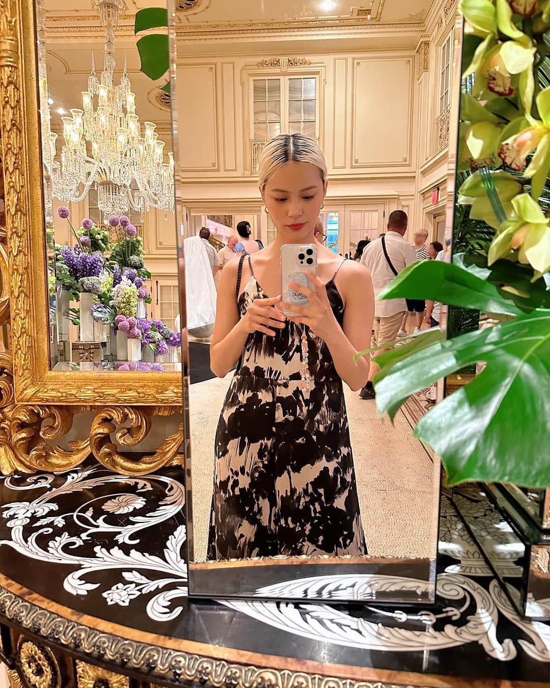 Yukiのインスタグラム：「Glimpses of my adventures in NYC 🙆🏼‍♀️  • • • • • • #ny #nyc #nycblogger #nycbloggers #nycfashionblogger #nycfashionbloggers #nycbeautyblogger #nycbeauty #theplazahotel #nycsushi #nyclibrary」