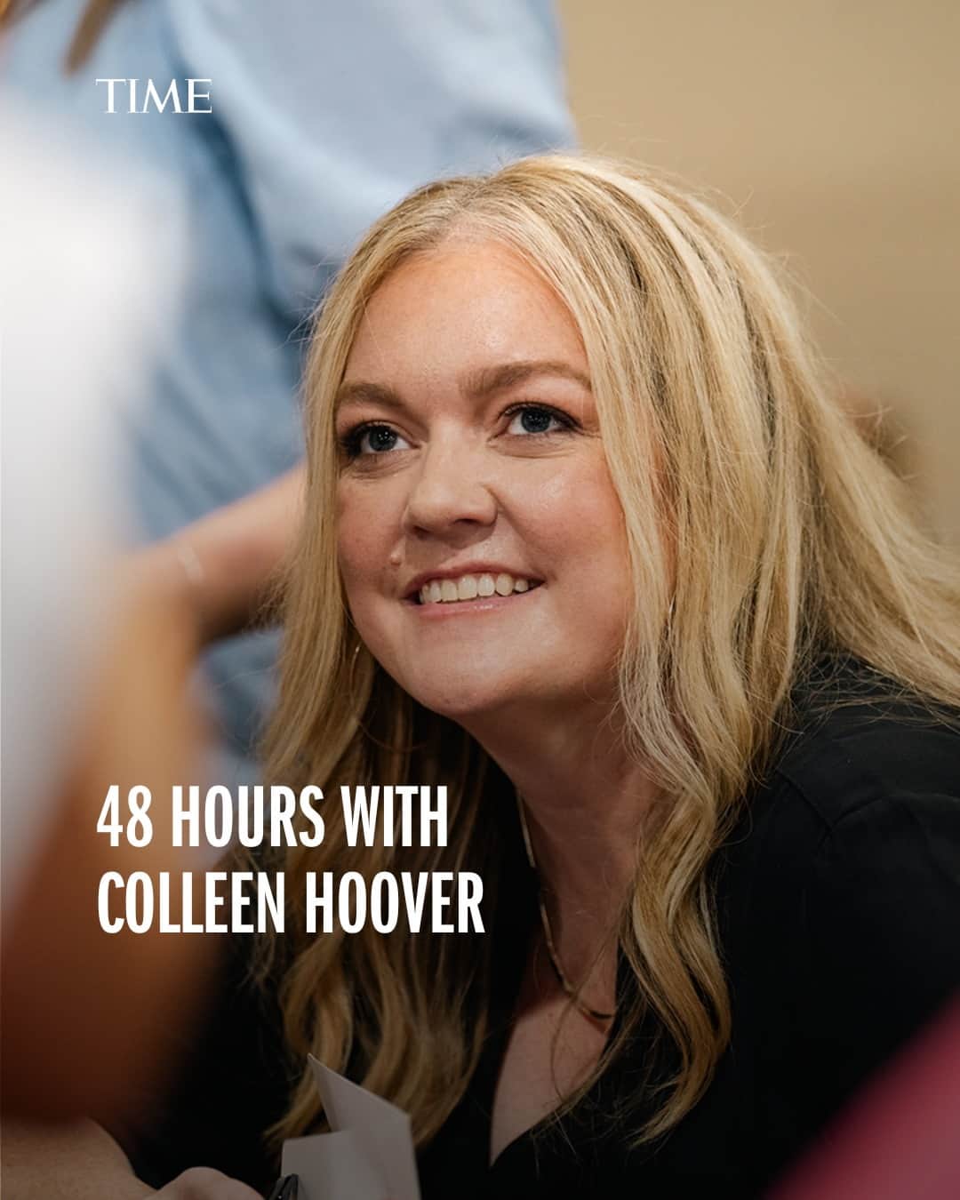 TIME Magazineのインスタグラム：「The story of Colleen Hoover's rise to literary success is straight out of a movie plot, and not a particularly believable one.   She was a 31-year-old social worker living in a mobile home with her husband and three boys when she got inspired to start writing a story about a teen slam poet—a way to pass the time while her son was in rehearsals for a play. Hoover’s mom and sisters read the first few chapters and wanted to know what happened next, so she kept going. When she finished, Hoover uploaded the manuscript to Amazon’s self-publishing platform so her grandmother could read it on her new Kindle, and just months later, thanks purely to word-of-mouth buzz, Hoover got the call: her book, Slammed, was a New York Times best seller.  That was in 2012. She’s released 24 more plot-driven romance, thriller, domestic-drama, and young-adult novels and novellas since then (some self-published, some with traditional publishers, some through both). At least 17 have become Times best sellers, and last year, she outsold the Bible.  TIME editor Lucy Feldman flew to Texas to witness Hoover's fandom in action and follow her behind the scenes of #BookBonanza, the romance-book convention created and run by the author and her two sisters under their nonprofit the Bookworm Box.   This year, 2,700 people—including 187 authors—signed up to converge on the Gaylord Texan Resort & Convention Center in Grapevine for two full days of panels, signings, and parties.  Link in bio for 48 hours with Colleen Hoover.  Photograph Courtesy of Lauren Black/Book Bonanza」
