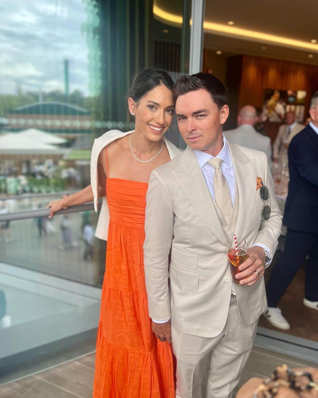 アリソン・ストーキーのインスタグラム：「Cheers to a couple of fun Sundays 🥂 Proud of @rickiefowler and the whole team in so many ways and very thankful to have amazing family and friends to do life with」