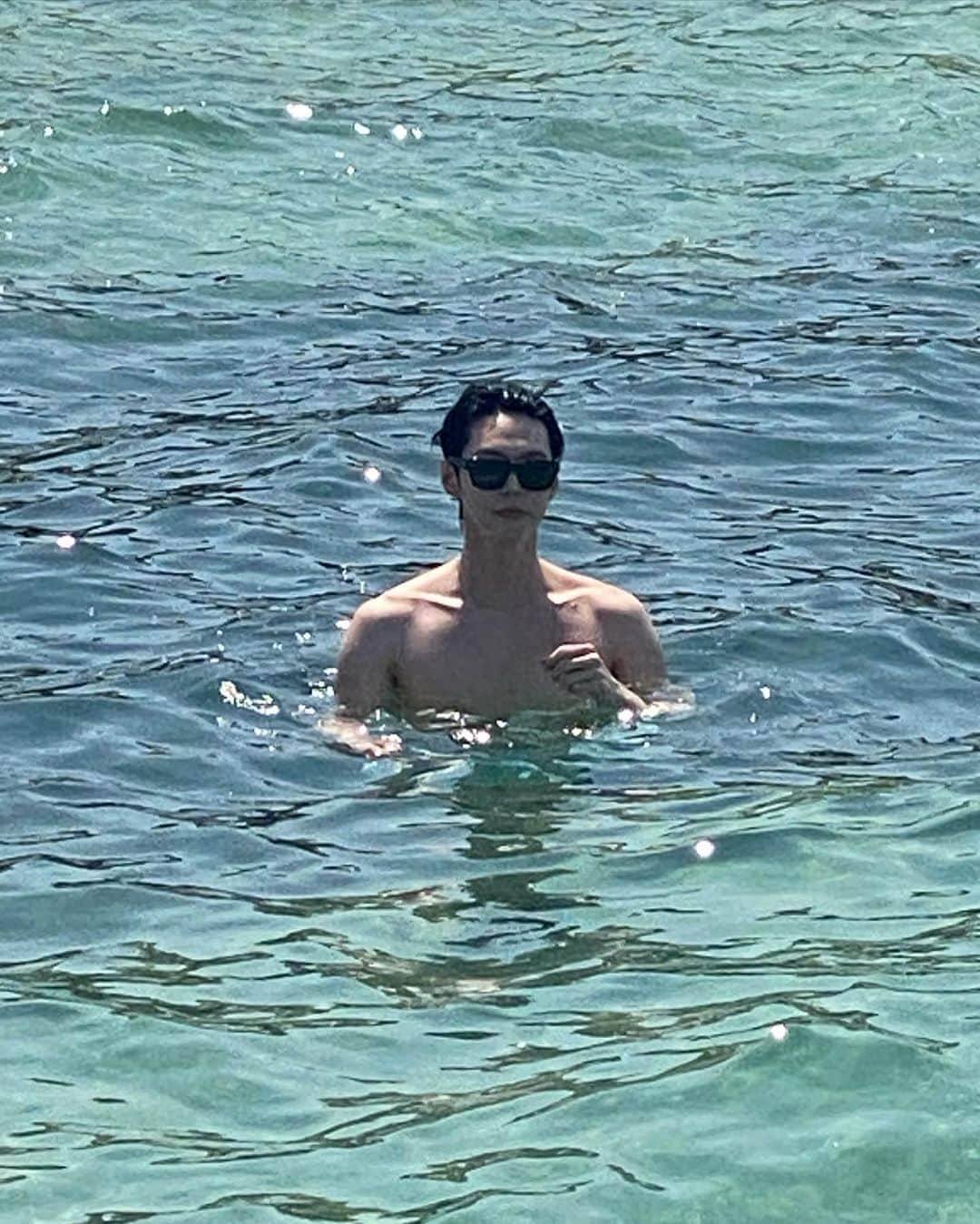 ドヨンさんのインスタグラム写真 - (ドヨンInstagram)「🏊🏻‍♂️😎  #DGAltaSartoriaxDOYOUNG #DGxDOYOUNG」7月10日 23時47分 - do0_nct