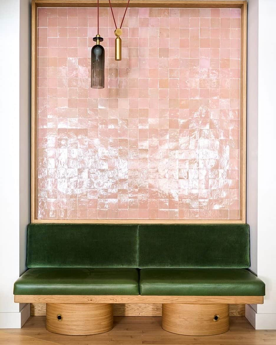 Homepolishさんのインスタグラム写真 - (HomepolishInstagram)「More tile inspiration today, but in a very different setting - this cool nook is in one of The Malin’s NYC locations. Via @_sightunseen_  @themalin   #zellige #tilestyle #renovationideas #millwork #designinspo #interiordesign #joinfreddie」7月10日 23時48分 - joinfreddie