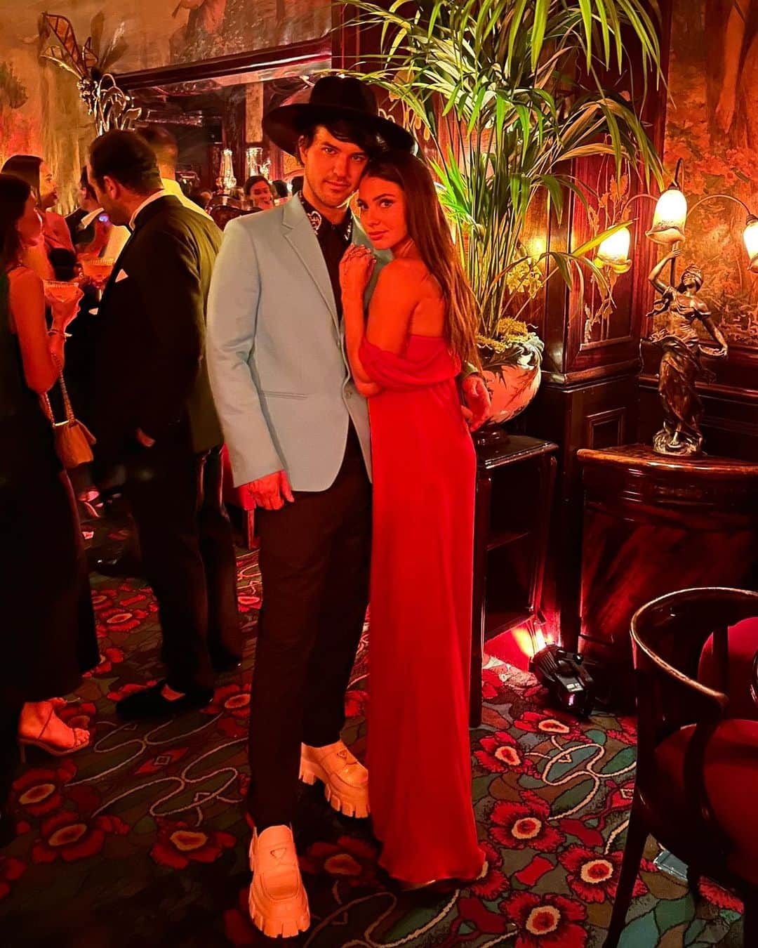 アンドリュー・ウォーレンさんのインスタグラム写真 - (アンドリュー・ウォーレンInstagram)「A quick weekend in Paris to celebrate the amazing wedding of @alexassouline & @solangek_ ❤️ So happy for you both」7月10日 23時43分 - adwarren