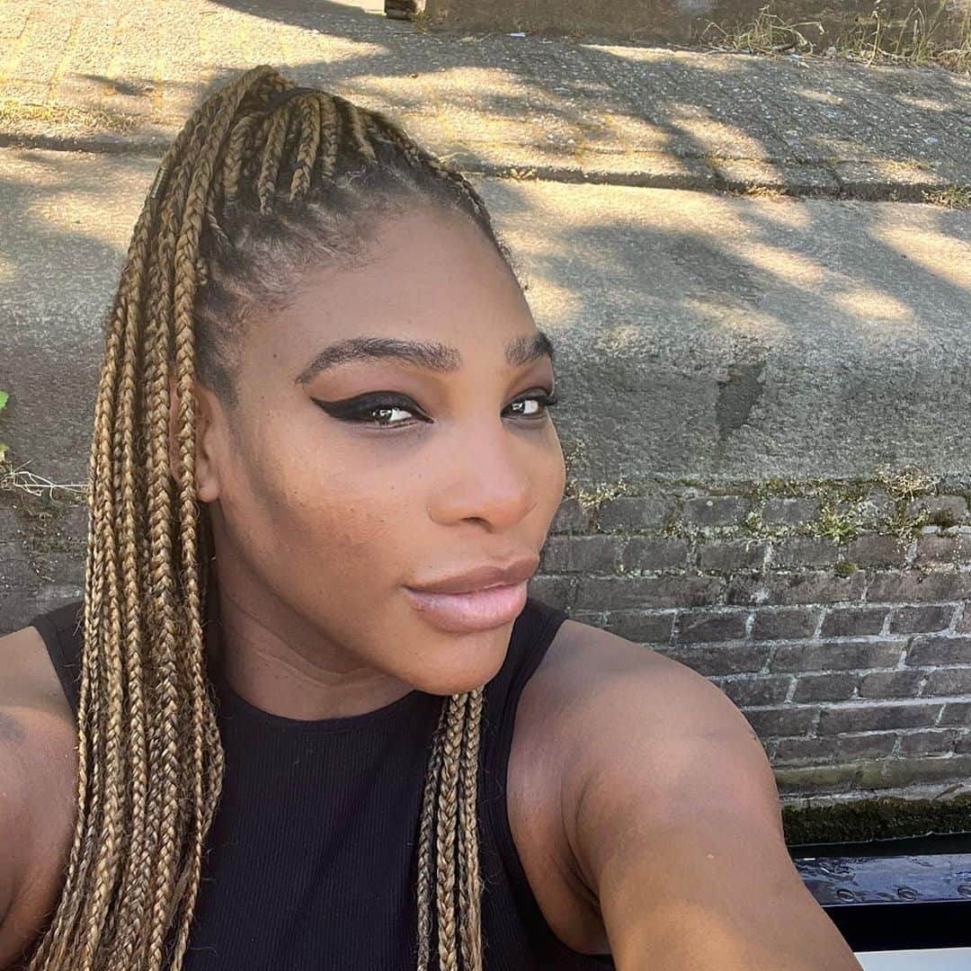 セリーナ・ウィリアムズのインスタグラム：「A day in Amsterdam with some eyeliner 🙃」