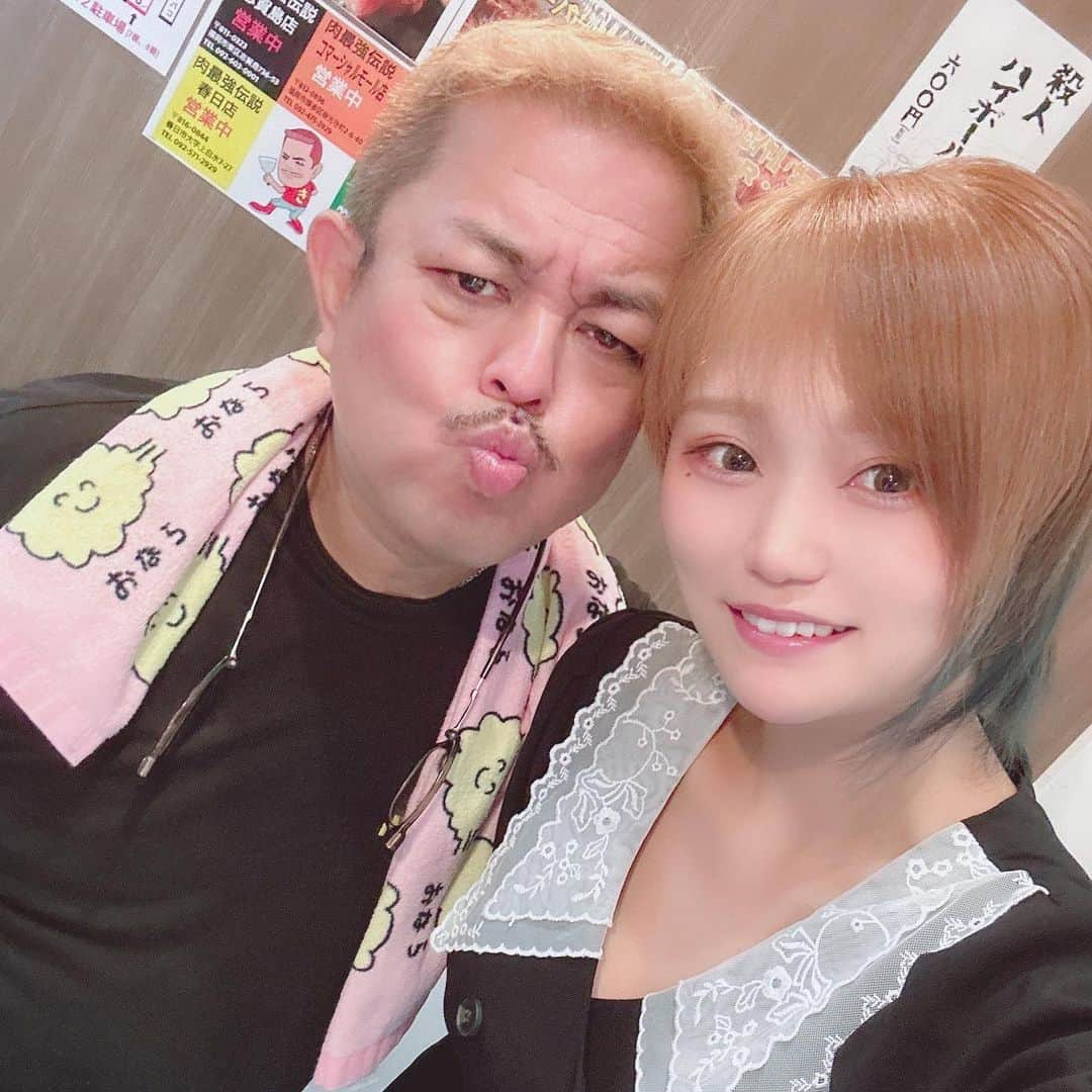 ましろ碧乃のインスタグラム：「肉最強伝説行ってきた🙌🥩  キクリンと撮ってもらったよ~₍ᐡ> ̫<ᐡ₎🫶  ７月下旬に福岡の今津に新店舗オープンみたいで忙しそうだった‼️ 今日も美味しかった…安定のレアで食べれるポーク(*´﹃`*)  九州の方や近くまで行った時にはぜひ食べに行ってみてねえ🤤✨  以前くれあちと撮影したあれこれ、もうちょっと時間かかりそうだけど楽しみっ👍❣️  #肉最強伝説 #キクリン #博多の名物おっさん #福岡グルメ #福岡ステーキ #エロい肉」