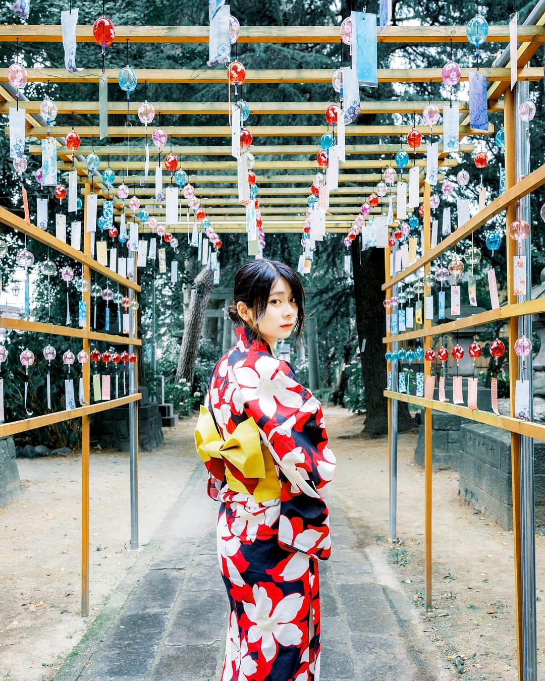 shabonのインスタグラム：「* . . . . . 今週1週間の気温がどうかしてる🫠笑 梅雨明けましたか！？😇 . . model : @mooonene . . FUJIFILM GFX50S II /  GF45mm F2.8 R WR . . . . . . *」