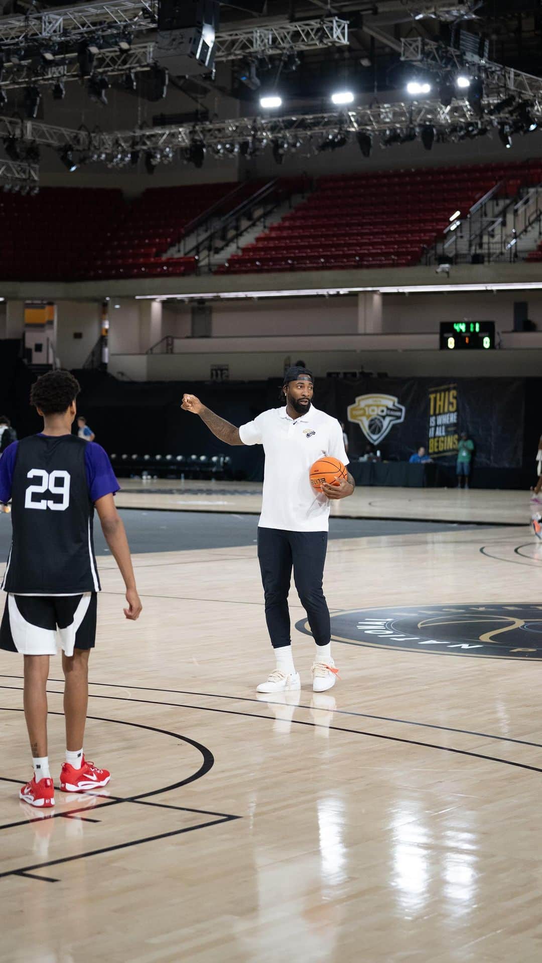アンドレ・ドラモンドのインスタグラム：「Basketball is more than just a game. It teaches you the most important life lessons. Being a great teammate is one of them. #ADDiaries 🖊️」