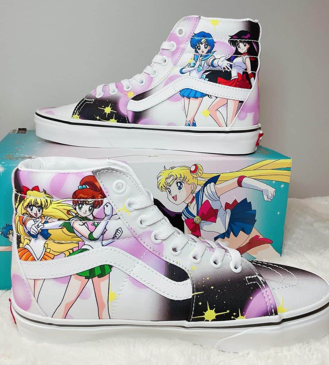 Sailor Moonさんのインスタグラム写真 - (Sailor MoonInstagram)「✨🌙 I actually forgot I had these Sailor Moon Vans! Haha and I haven’t worn them! 🌙✨  #sailormoon #セーラームーン #shoes #vans」7月11日 0時00分 - sailormoon_sc