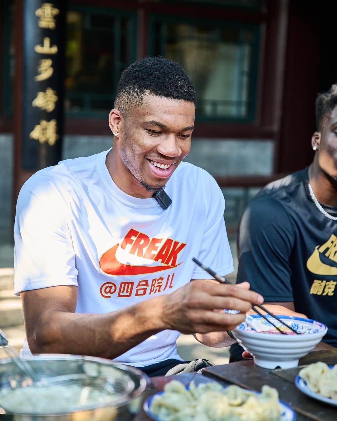 Nike Basketballさんのインスタグラム写真 - (Nike BasketballInstagram)「Our journeys take us many places, but we’re connected by our shared passions. 🖤🏀  Giannis visited Beijing’s Hutong neighborhood to talk sneakers with sneakerhead influencer, Xin Jie, learn Chinese calligraphy and enjoy local Beijing cuisine hosted by Xin Jie’s family.」7月11日 0時01分 - nikebasketball