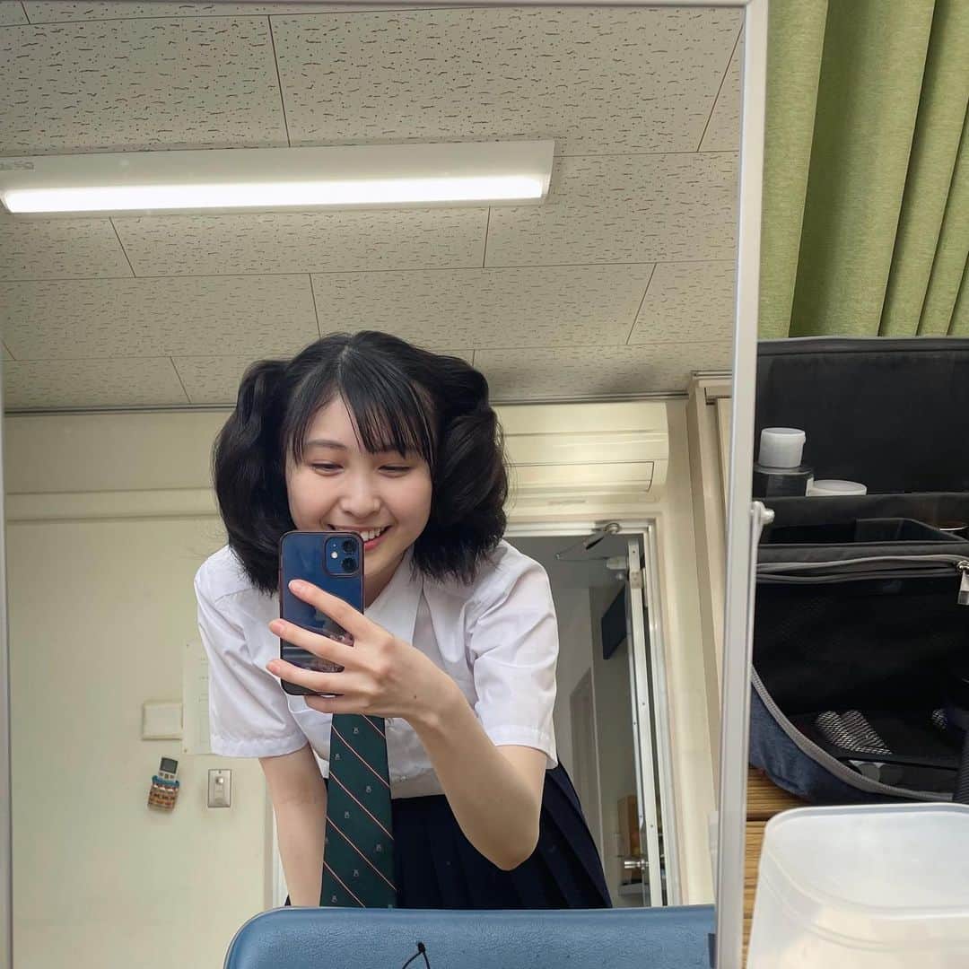 中村守里さんのインスタグラム写真 - (中村守里Instagram)「カメはじ第2話でした！！配信もされましたのでみてね。私も来週からとうじょーです📷(撮影終わり髪ほどいたら毎回この髪になってた笑)」7月11日 0時03分 - nakamura_shuri