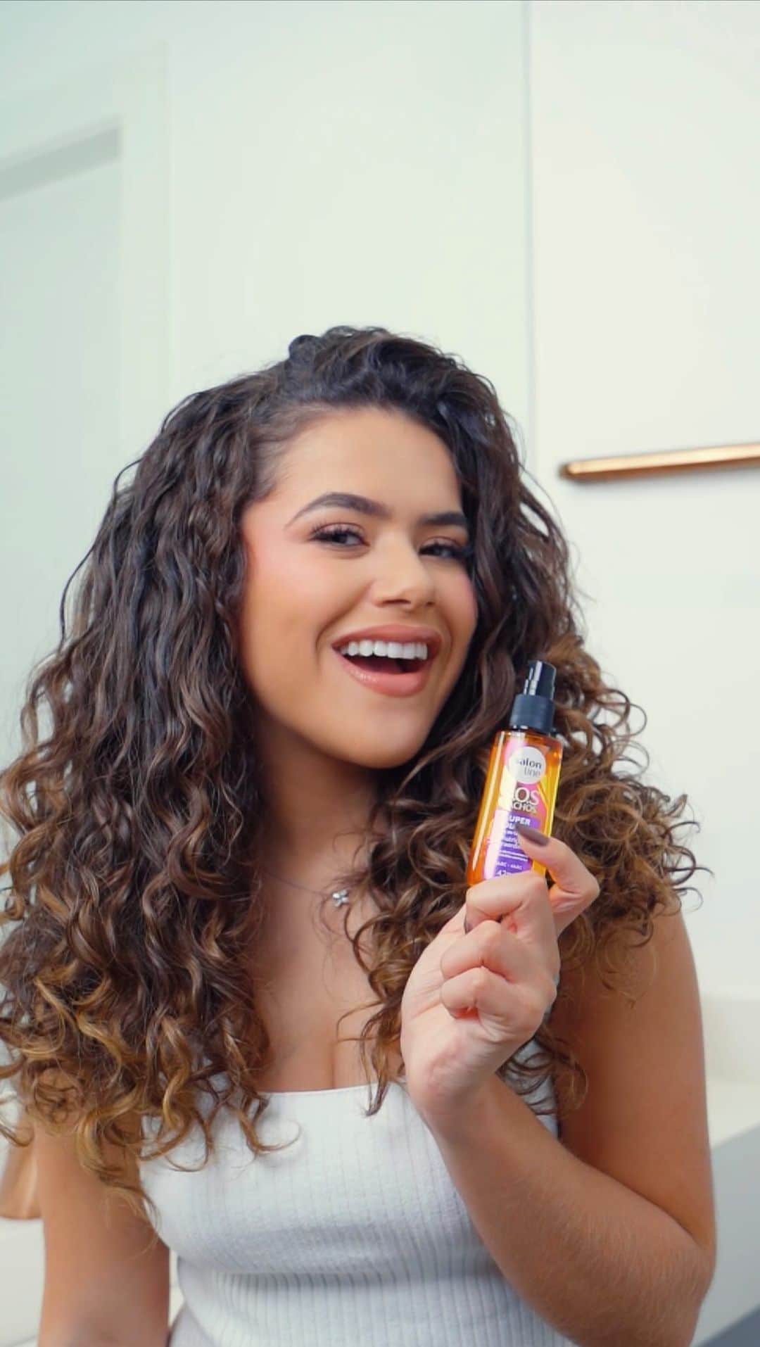 Maisa Silvaのインスタグラム：「Alerta novidade da prima! Os novos Óleos S.O.S Cachos da @salonlinebrasil são perfeitos para aquele day after sem frizz, cheio de brilho e de um jeito fácil! Já virou meu queridinho !   . *publi」