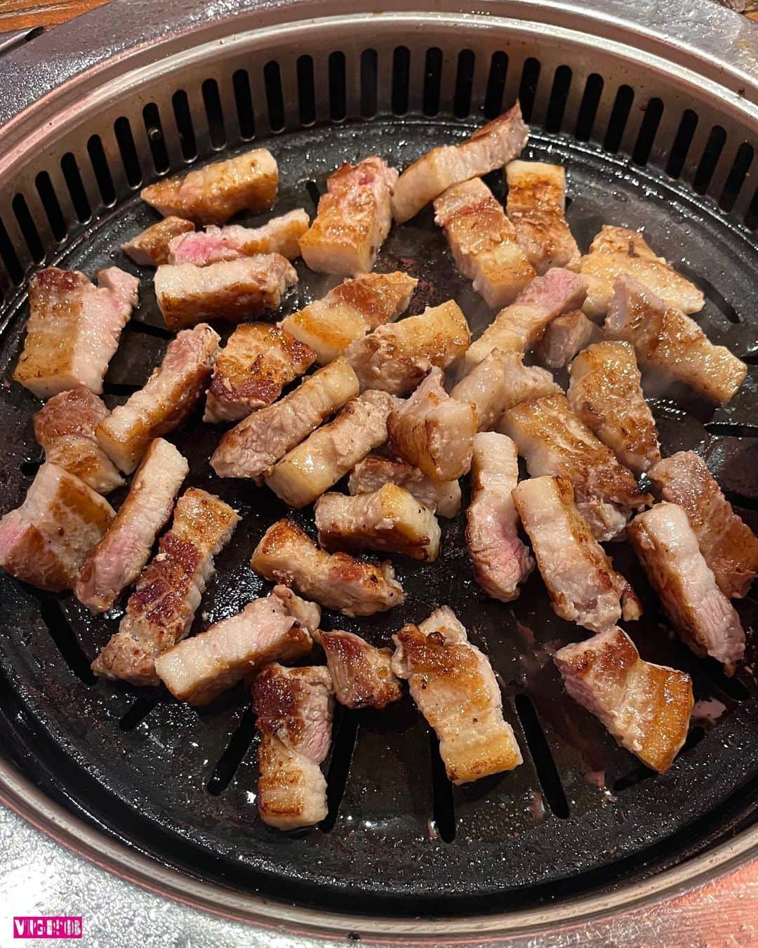 杉本なつみのインスタグラム：「#飯テロ . . 若手部員くんたちがプチ歓迎会してくれました ありがたい♡　　. . . 最後に追加したお肉(画像)が想像以上の量で…笑 この後チーズタッカルビ、冷麺、石焼ピビンバも完食したけどね！　　 . #お腹パンパン #大食い #満腹 . . . . #韓国料理 #サムギョプサル  #肉スタグラム #食べスタグラム #肉食女子 #ごちそうさまでした  #삼겹살 #고기스타스램 #먹방 #맛집 #소통 #맞팔 #인스타푸드 #푸드스타그램 #먹스타그램 #맛스타그램 #오사카맛집  #koreanbbq #koreanfood #instafood #foodstagram #osaka」