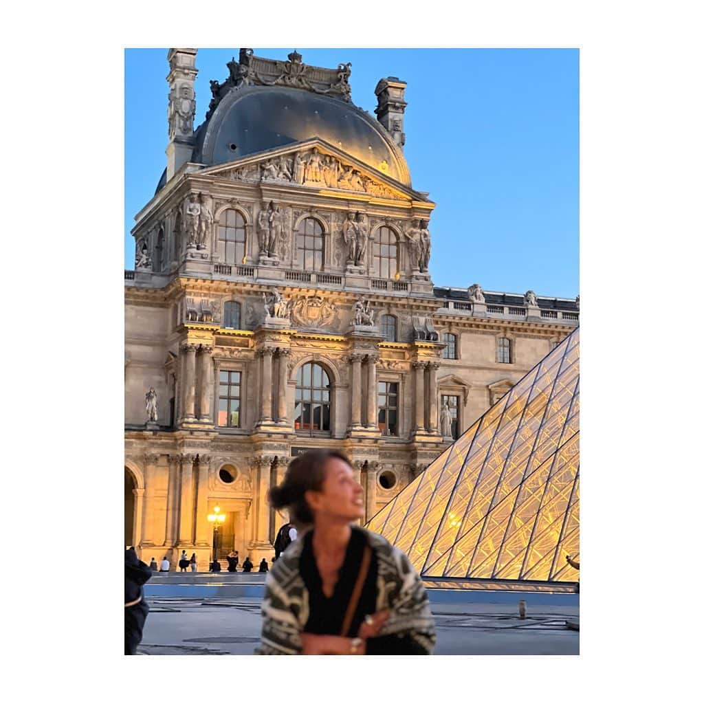 稲沢朋子さんのインスタグラム写真 - (稲沢朋子Instagram)「△ルーブル美術館  写真では伝えきれない… 最高のParisでした！  #Paris #emilyinparis #巡り #🇫🇷 #卒母　#40代ラスト　年色々思い出作り #input  #output #POWERcharge」7月11日 0時18分 - ina_tomo