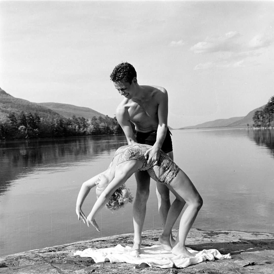 lifeさんのインスタグラム写真 - (lifeInstagram)「Series of photos of a young couple exploring Lake George, New York, 1941.   Lake George makes an unusual claim to fame: it touts itself as America’s original vacation spot. Visit the link in bio to see more from when LIFE photographer Nina Leen went to Lake George to photograph a couple enjoying a weekend in nature. 🛶  (📷 Nina Leen/LIFE Picture Collection)   #LIFEMagazine #LIFEArchive #NinaLeen #1940s #LakeGeorge #NewYork #Summer #Vacation #Destinations」7月11日 0時31分 - life