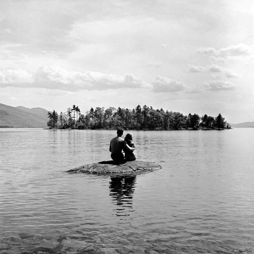 lifeのインスタグラム：「Series of photos of a young couple exploring Lake George, New York, 1941.   Lake George makes an unusual claim to fame: it touts itself as America’s original vacation spot. Visit the link in bio to see more from when LIFE photographer Nina Leen went to Lake George to photograph a couple enjoying a weekend in nature. 🛶  (📷 Nina Leen/LIFE Picture Collection)   #LIFEMagazine #LIFEArchive #NinaLeen #1940s #LakeGeorge #NewYork #Summer #Vacation #Destinations」