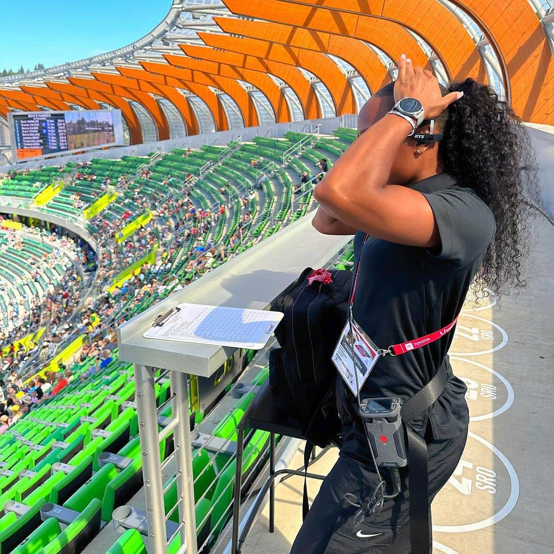 アシュリー・ヘンダーソンさんのインスタグラム写真 - (アシュリー・ヘンダーソンInstagram)「USA’s in Eugene looked a little different this year. Not in my spikes this time, but I am still here. It was a pleasure to be a part of this event's media production, where I have competed many times before. Thank you NBC💛🧡❤️💜💙💚」7月11日 0時28分 - iamsimplyash