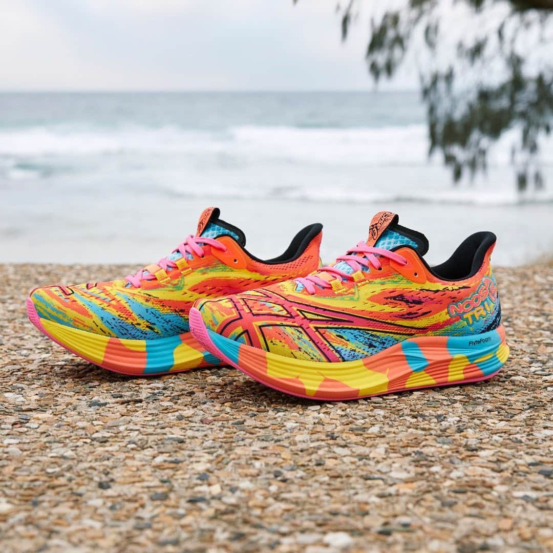 ASICS Americaさんのインスタグラム写真 - (ASICS AmericaInstagram)「Colorful, fun and fast, 9x Noosa Triathlon champion @gentle_ash runs in the NOOSA TRI™ 15 shoe. A vibrant upper design and a bright, marbled midsole help make your runs look as fast as they feel. #NOOSATRI ​」7月11日 5時56分 - asics