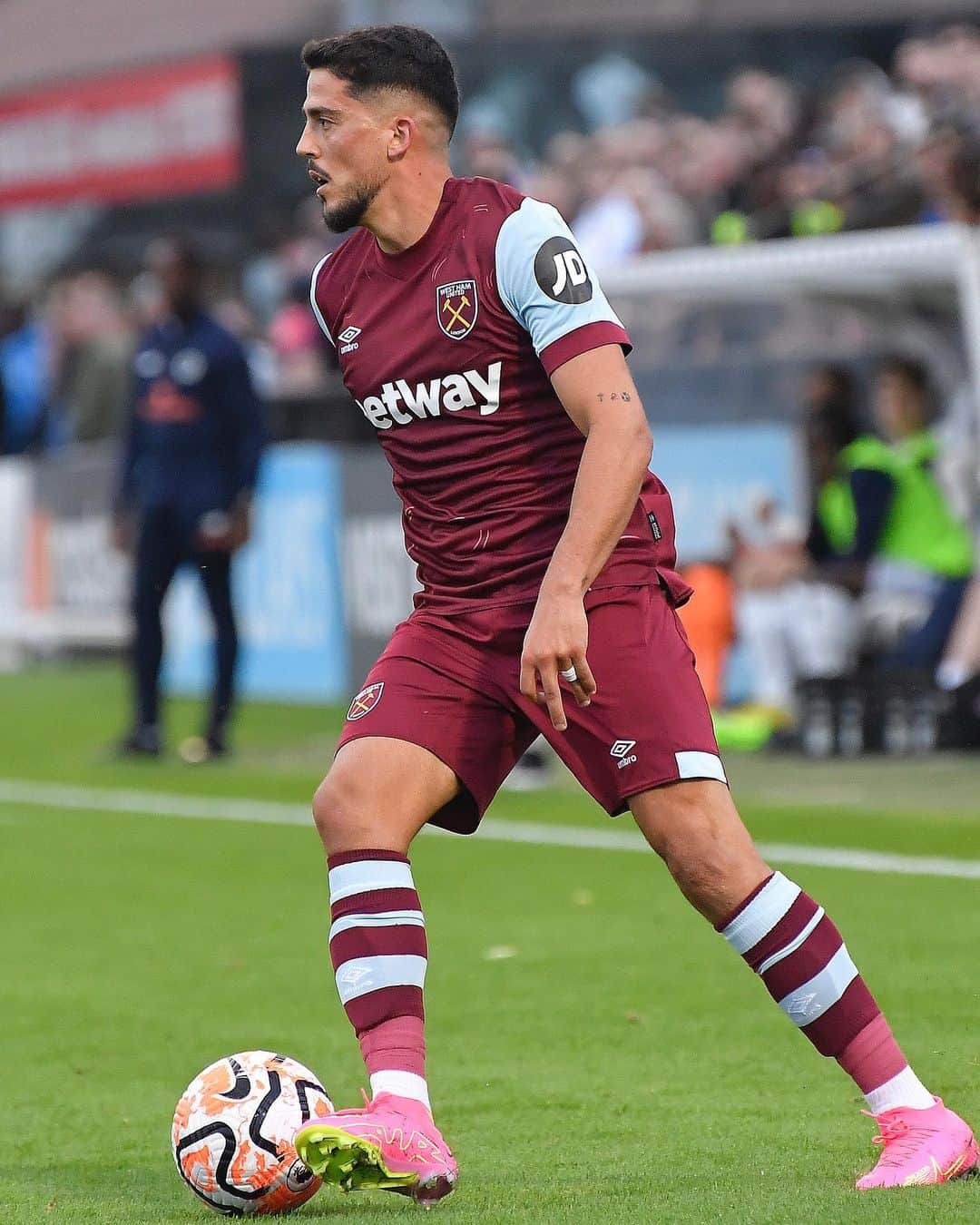 パブロ・フォルナルスのインスタグラム：「First game this preseason with the new skin! ✝️8⚽️⚒️」