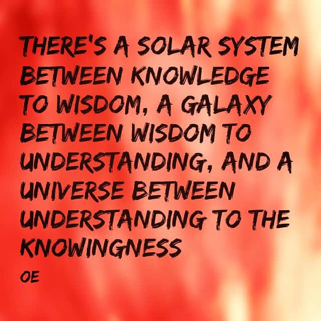 オマー・エップスのインスタグラム：「We’re born into this world with every answer needed, and so we shall return… Societal constructs are man-made filters which cloud the infinite waters of the divine source. A free mind is an indomitable weapon against the enemy of truth. So, look within to center yourself instead of seeking external influences that persuade you to lose control over your actions!  #WordOfTheDay👀 #TheLightBearers✨⚡️✨ #NubiaTheReckoning🔥🔥」