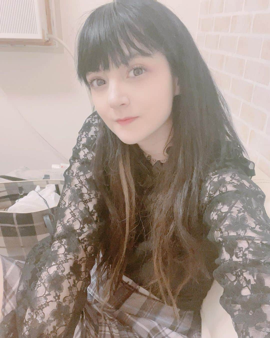 ビーナス・アンジェリックのインスタグラム：「Henlo guys. I looked through comments and saw a lot of supportive ones so it calmed me down and I feel ok to post an update again. I’m really trying to get better and more stable. It’s so hard. Hospitals, medication, most likely inpatient again. Things happening around me that are just too much and I don’t know how to cope. Then choosing toxic ways to cope bc I don’t know better. Regretting. Spiraling. _(:3 」∠)_ That’s it for today, one couple of sentences of lament is enough. See you soon, possibly, very soon…」